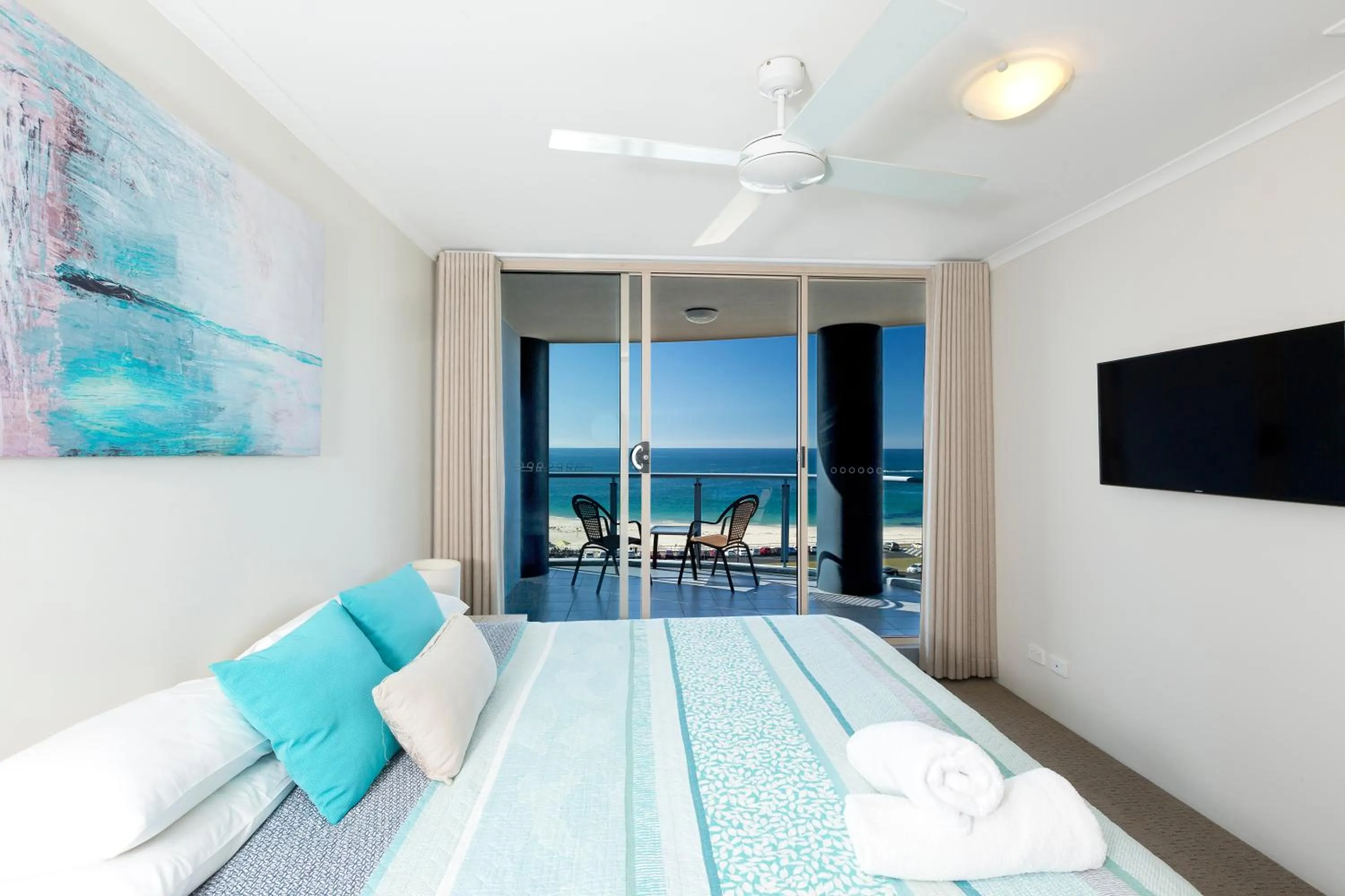 Bedroom, Bed in Beaches International