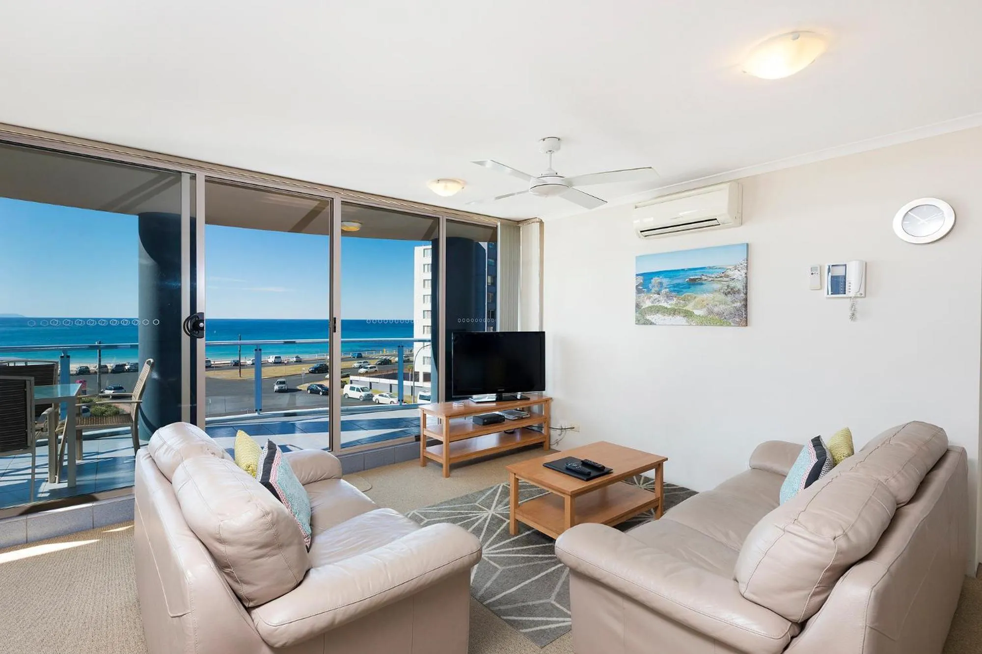 Living room in Beaches International