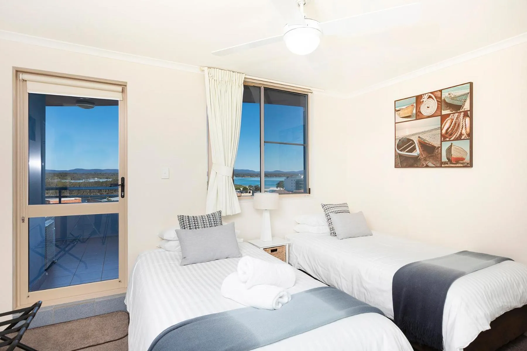 Bedroom, Bed in Beaches International