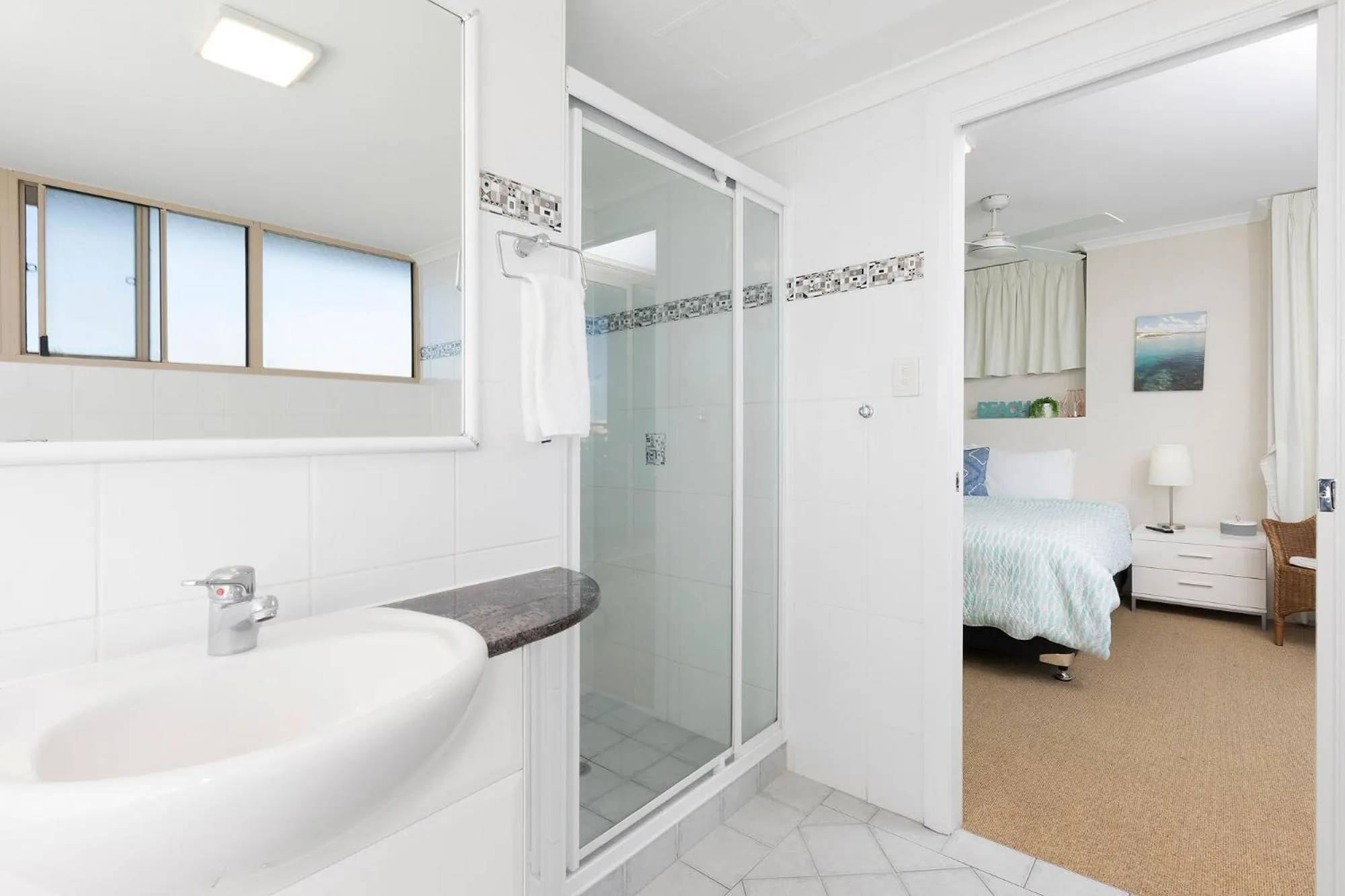 Shower, Bed in Beaches International