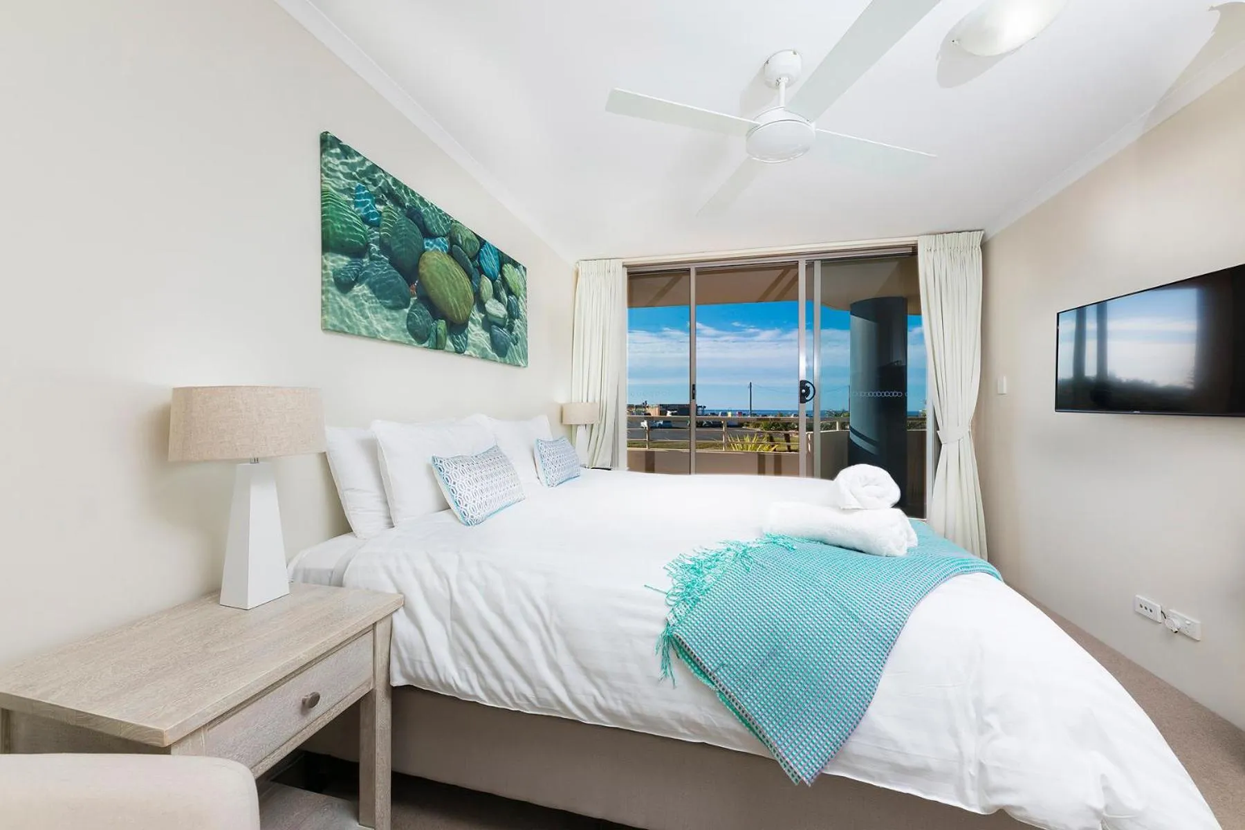 Bedroom, Bed in Beaches International