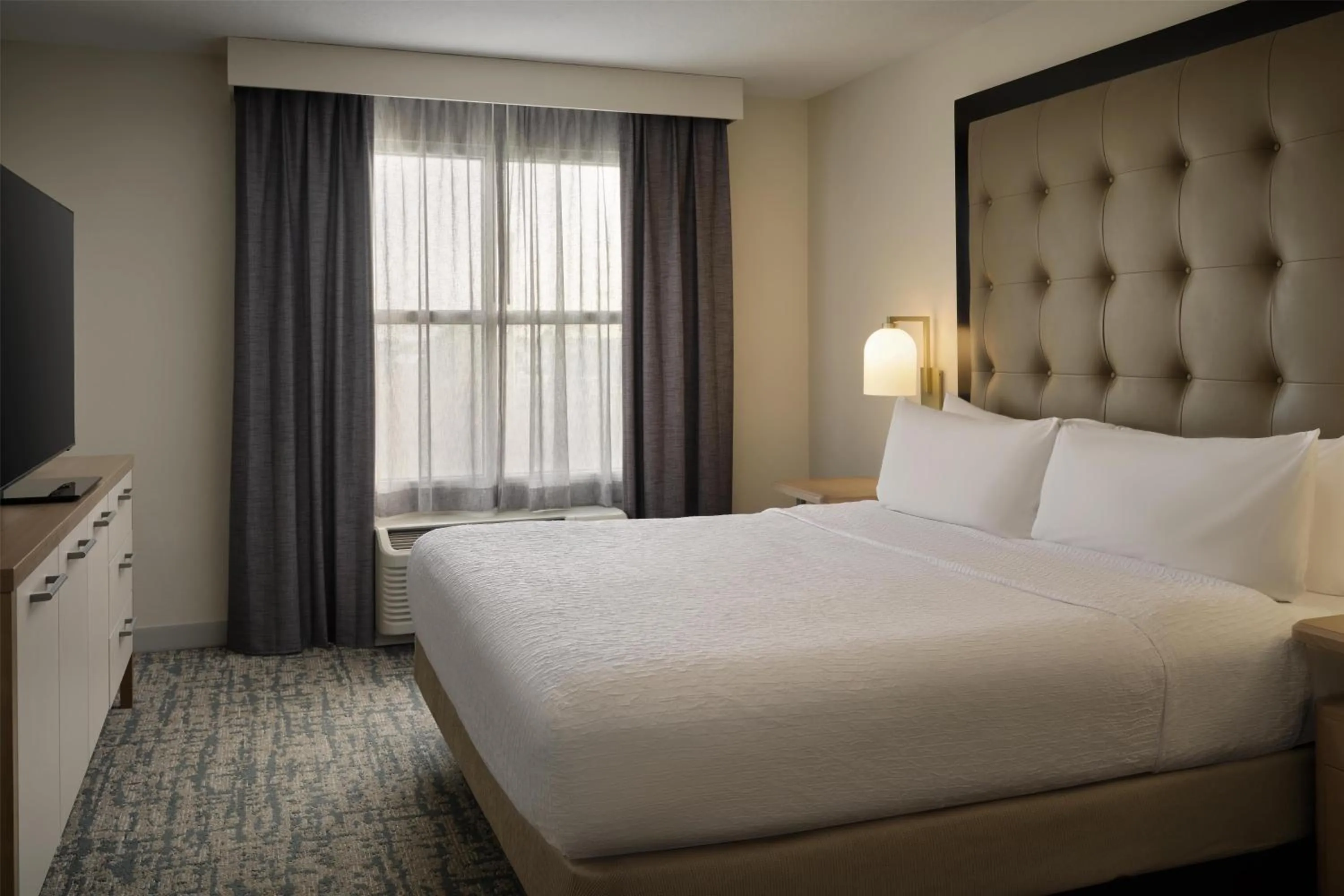 Bed in Homewood Suites by Hilton Daytona Beach Speedway-Airport