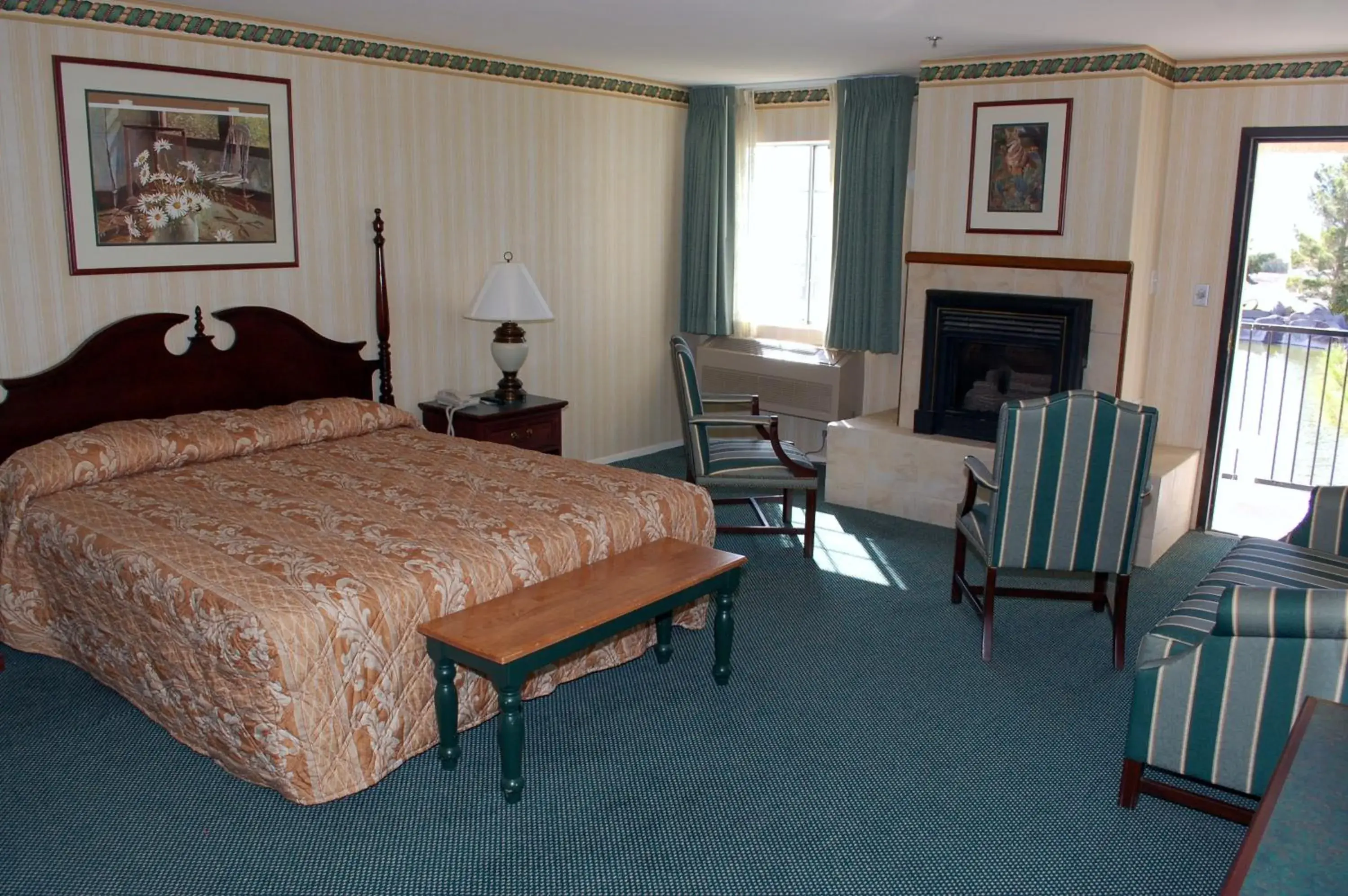 King Suite with Lake View in Longstreet Inn & Casino King Suite with Lake View in Longstreet Inn & Casino