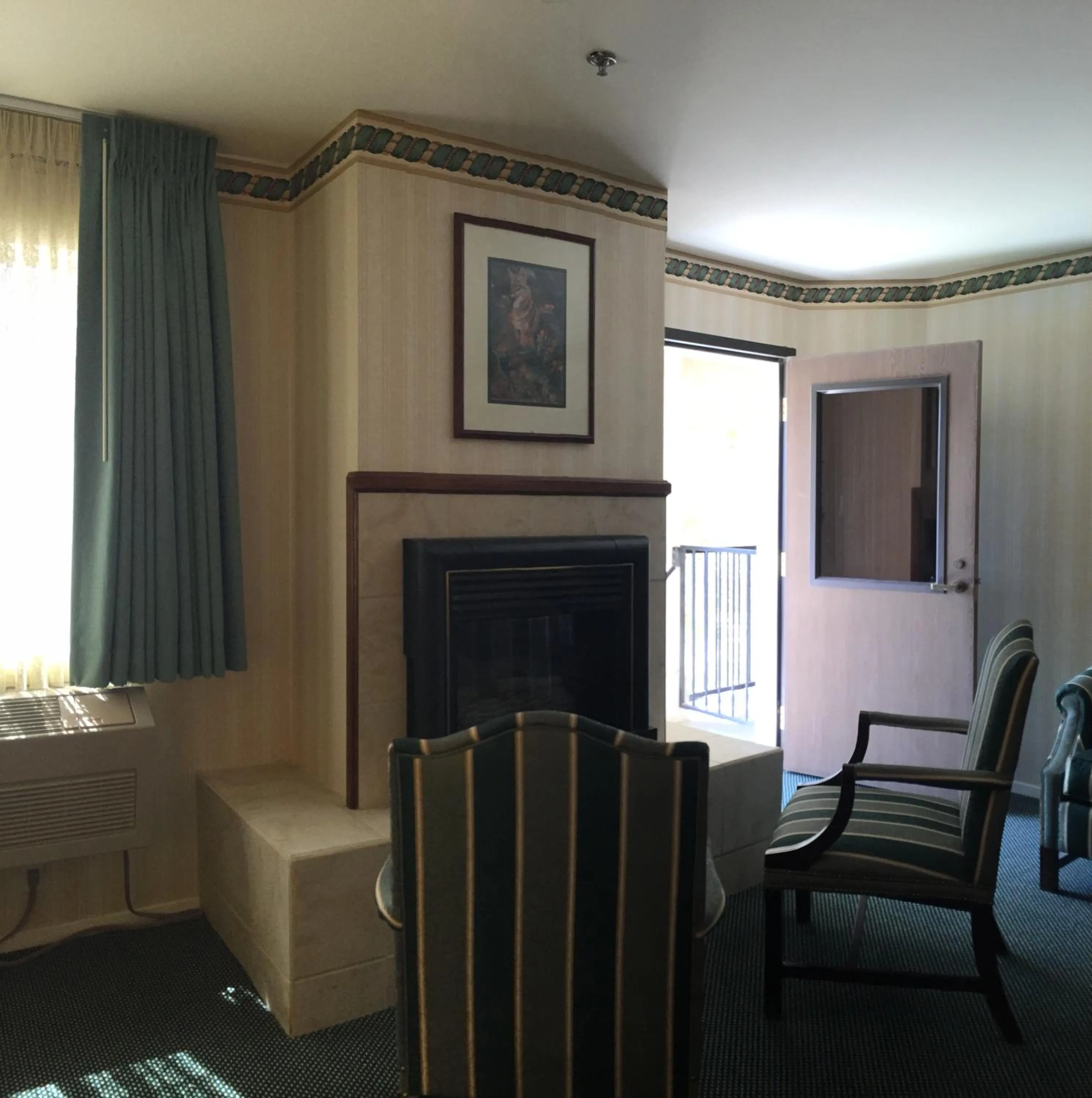 Seating area in Longstreet Inn & Casino