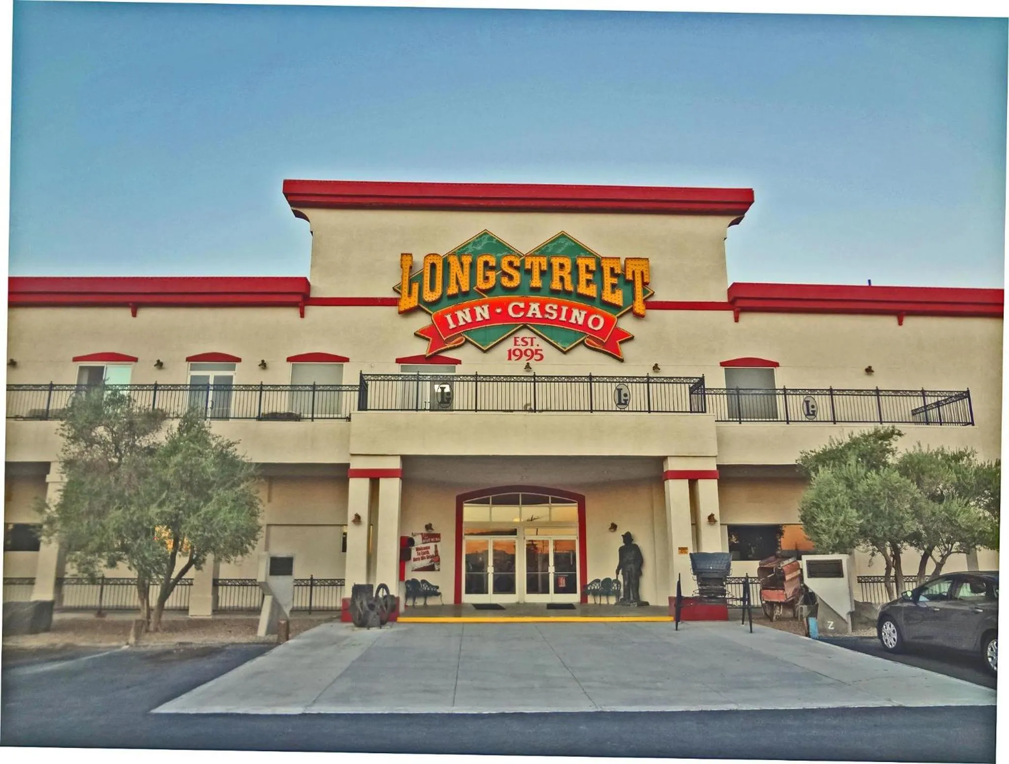 Facade/entrance in Longstreet Inn & Casino