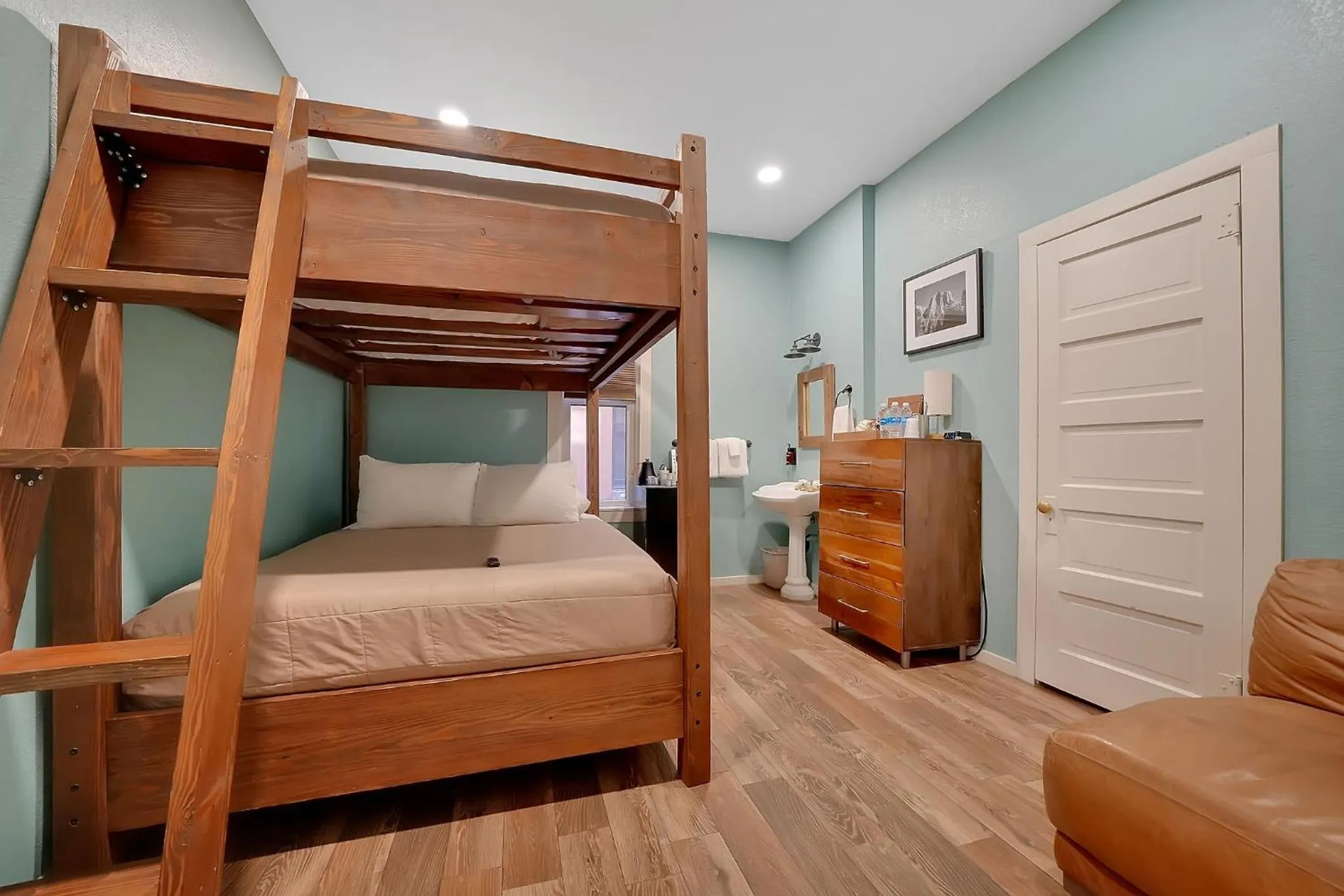 Bed in The Groveland Hotel