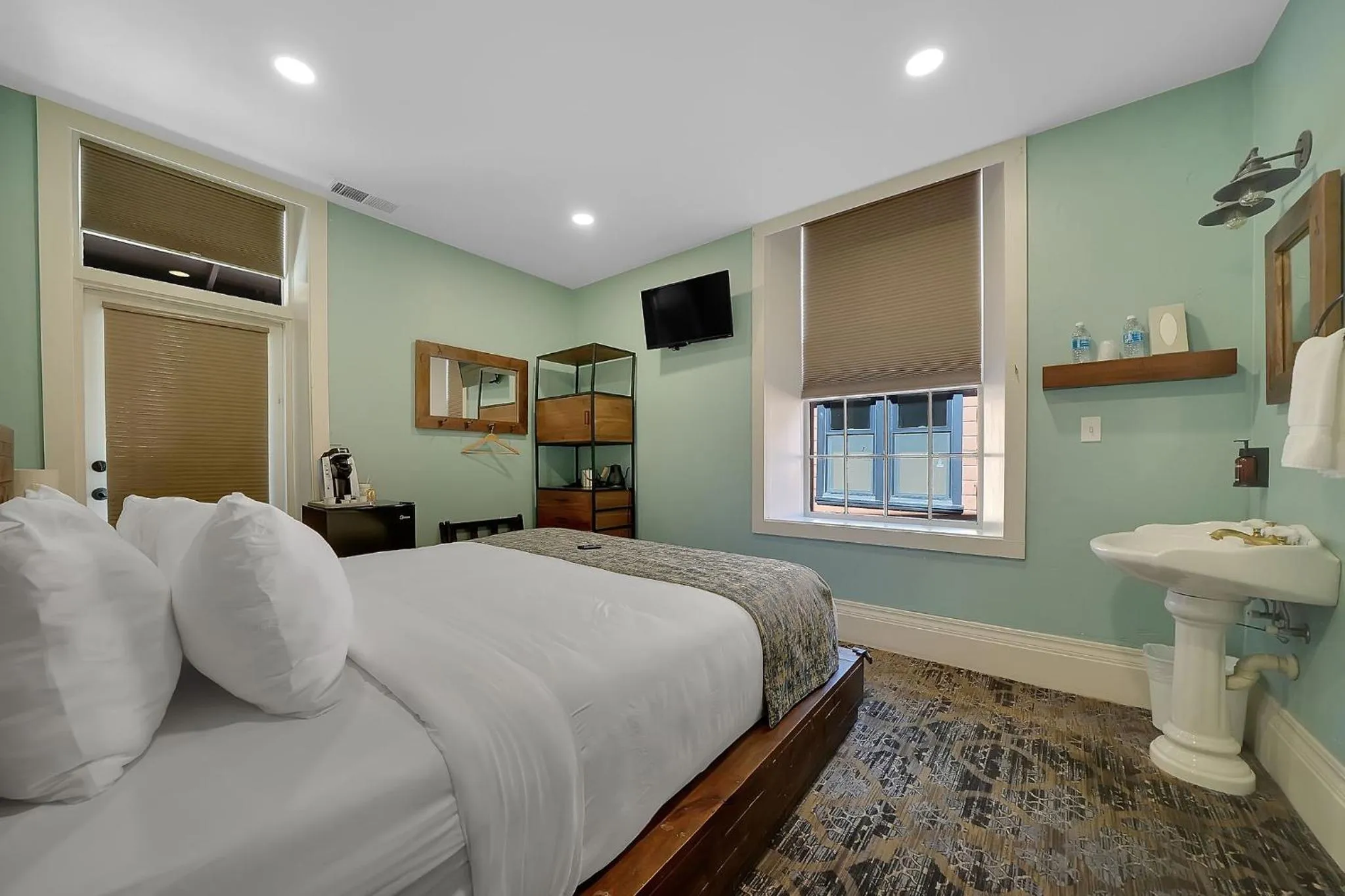 Bed in The Groveland Hotel