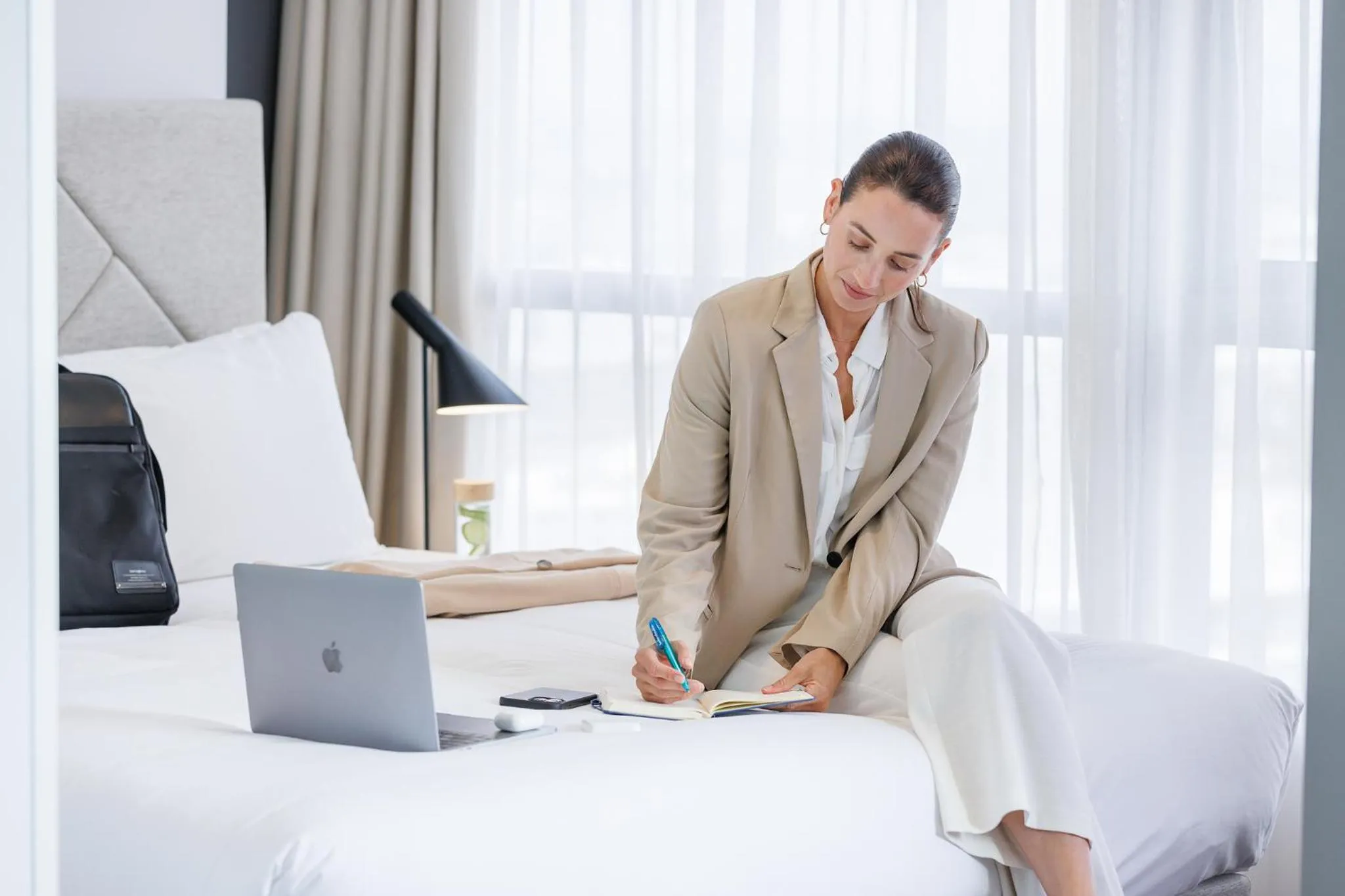 Bed in Meriton Suites Zetland