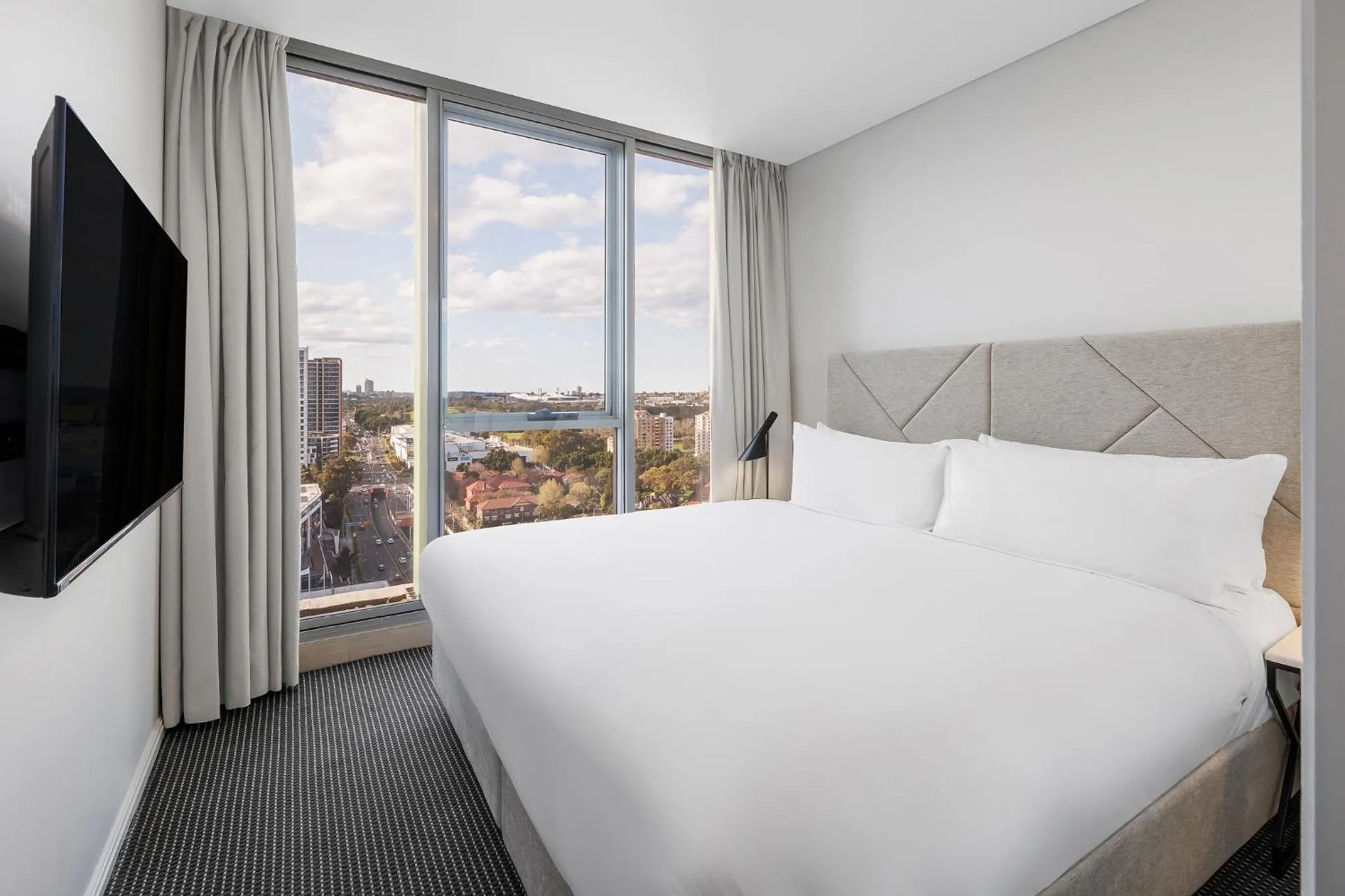 Bed in Meriton Suites Zetland