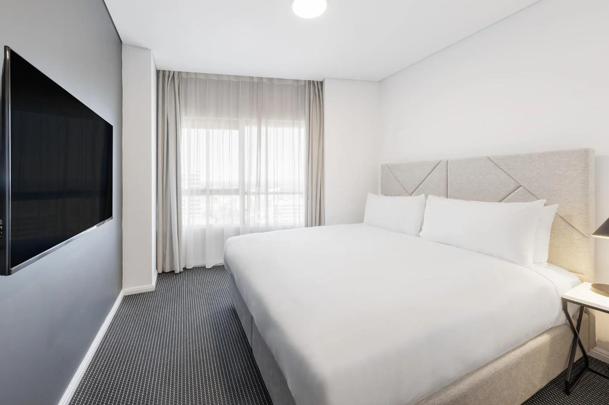 Bed in Meriton Suites Zetland