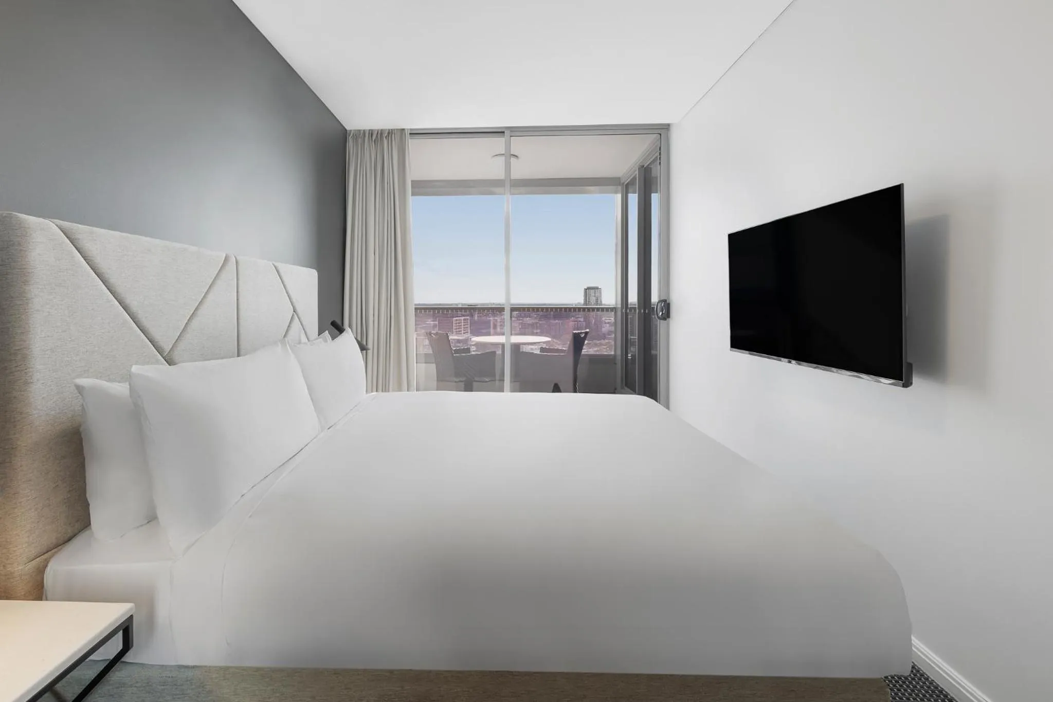 Bed in Meriton Suites Zetland