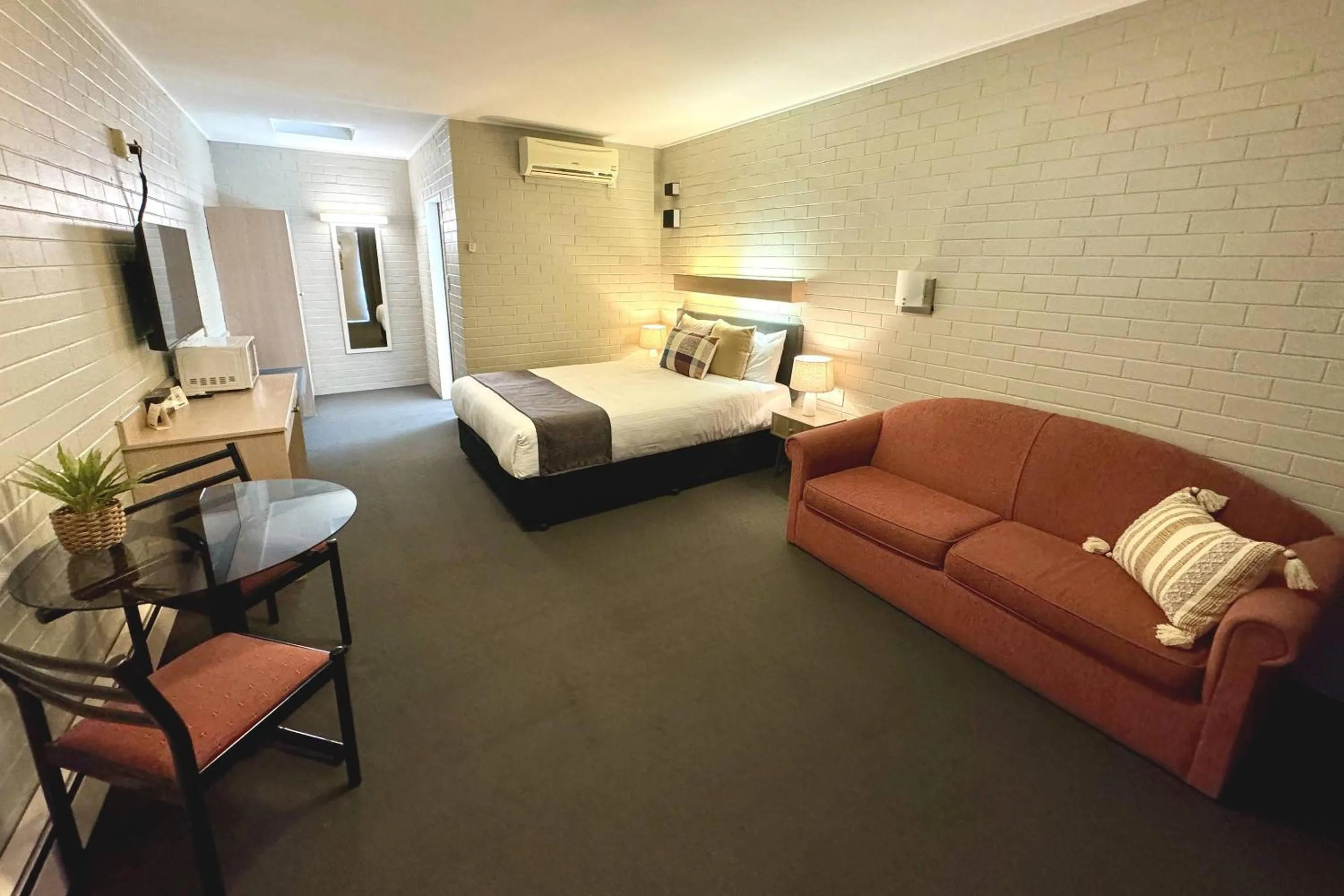 Bedroom, Bed in Comfort Inn Gateway Tamworth