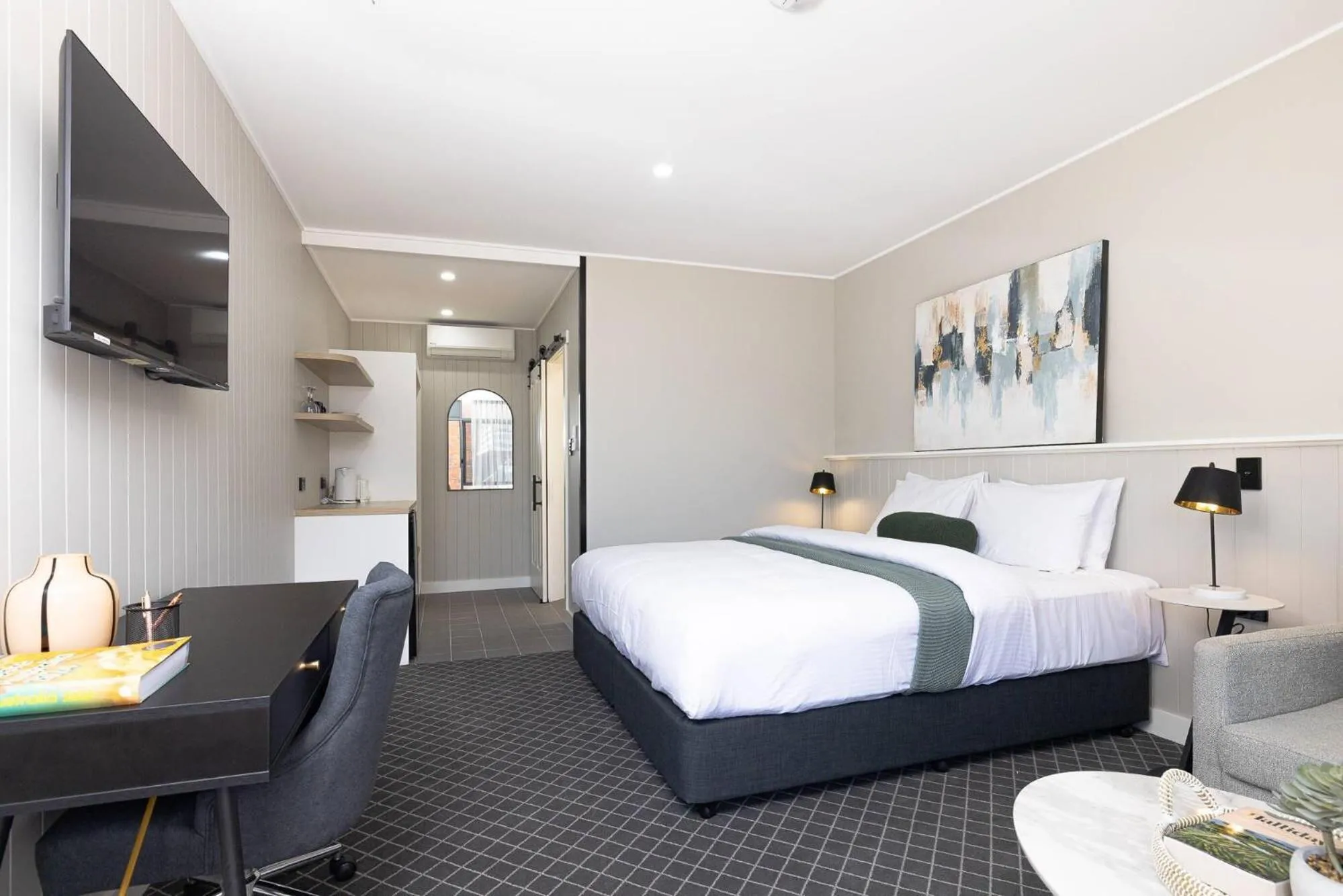 Bedroom, Bed in Comfort Inn Gateway Tamworth