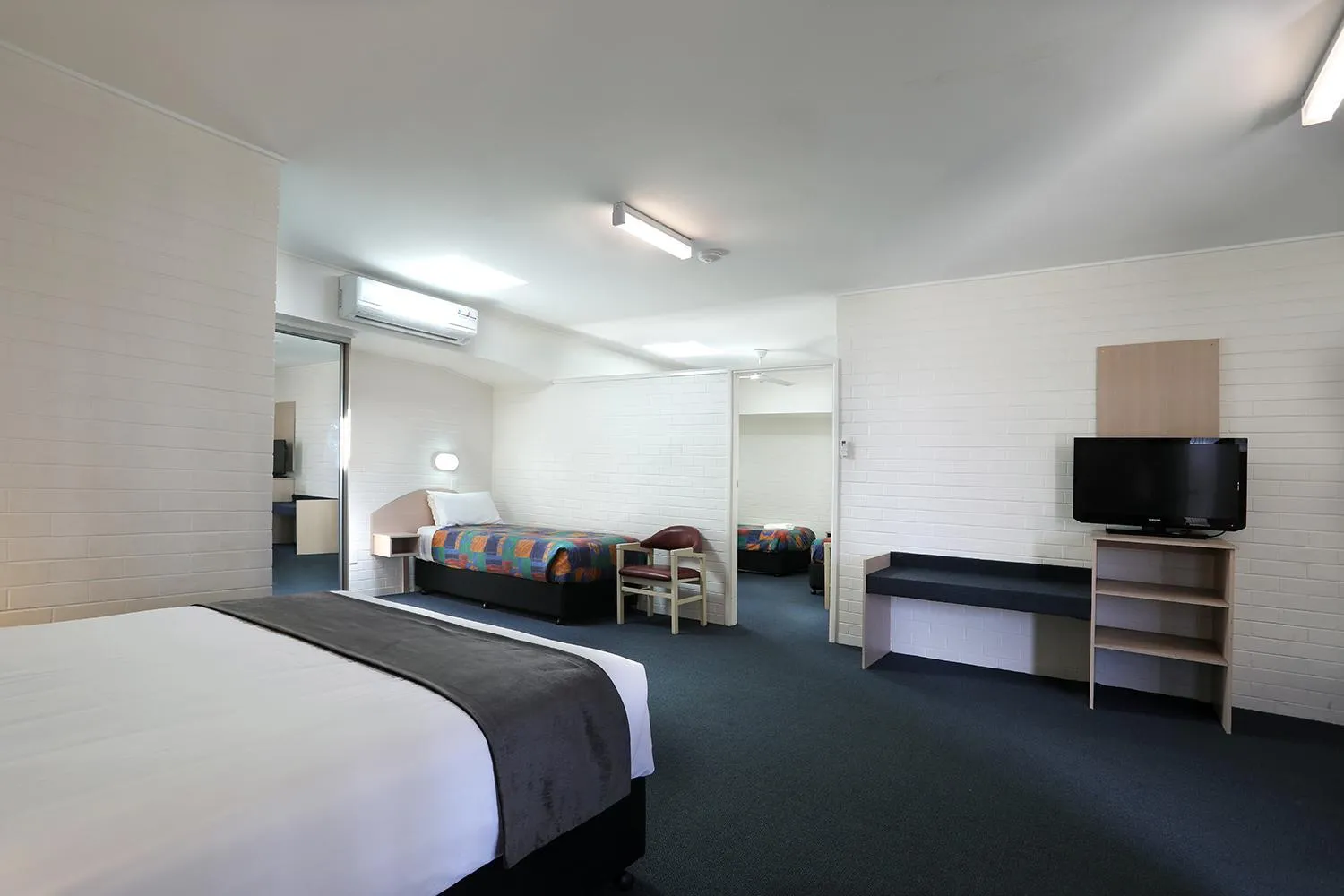 TV and multimedia, Bed in Econo Lodge Gateway Tamworth