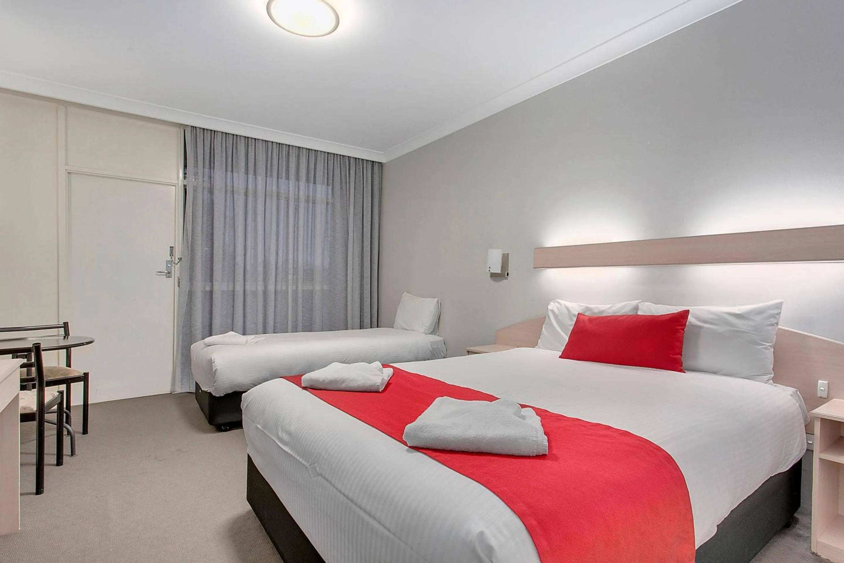 Bedroom, Bed in Comfort Inn Gateway Tamworth