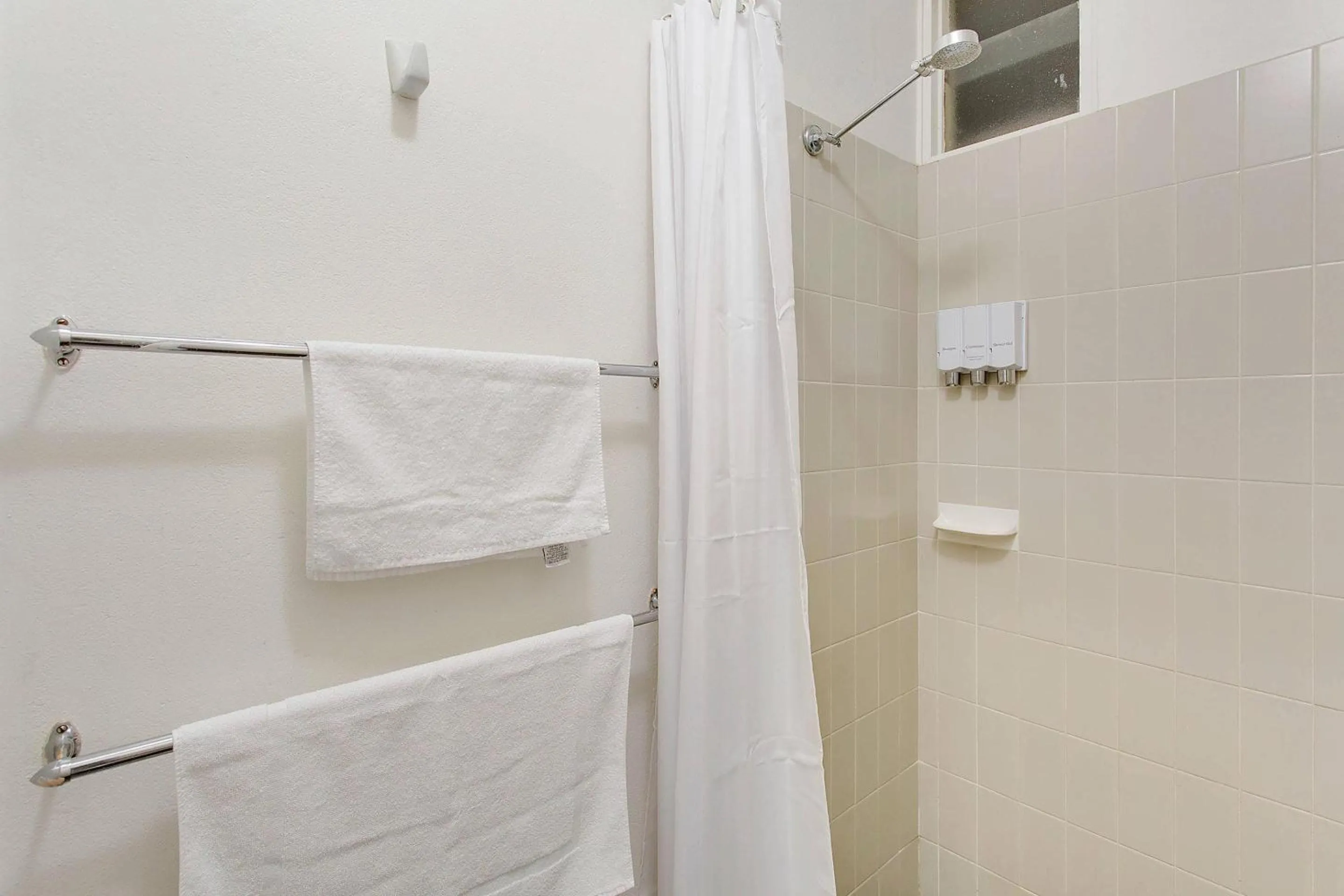 Bedroom in Comfort Inn Gateway Tamworth