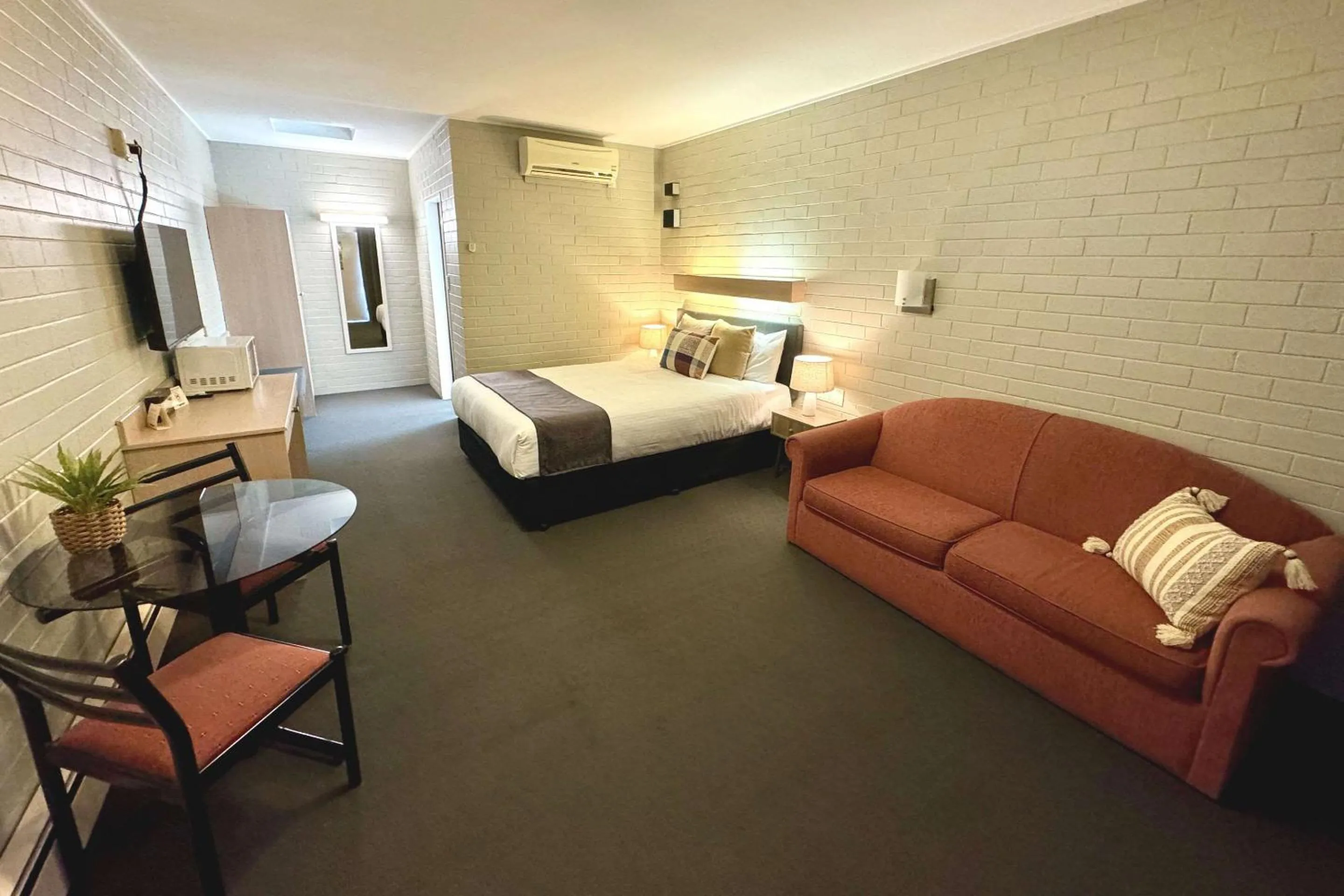 Bedroom, Bed in Econo Lodge Gateway Tamworth