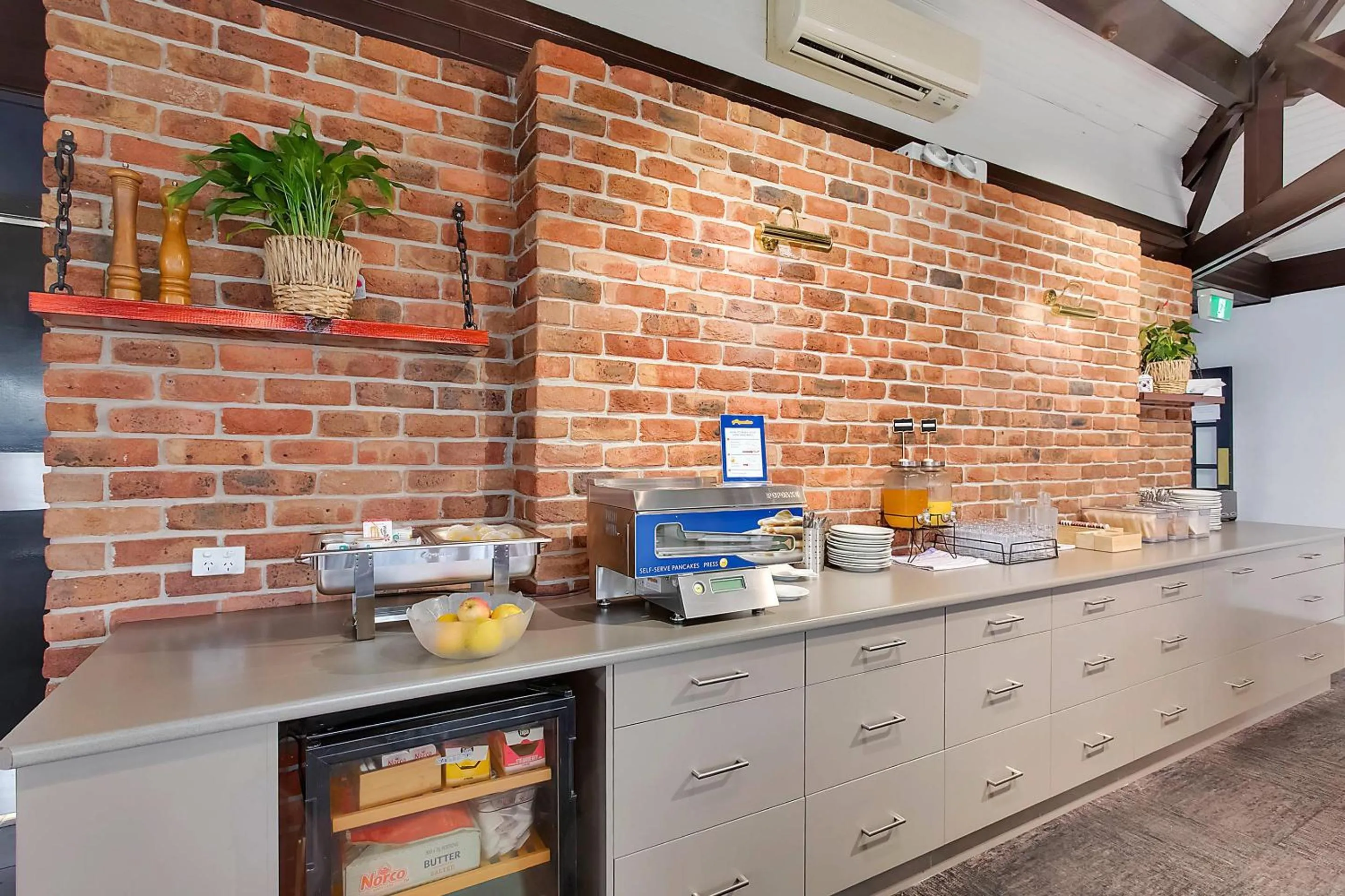 Breakfast in Comfort Inn Gateway Tamworth