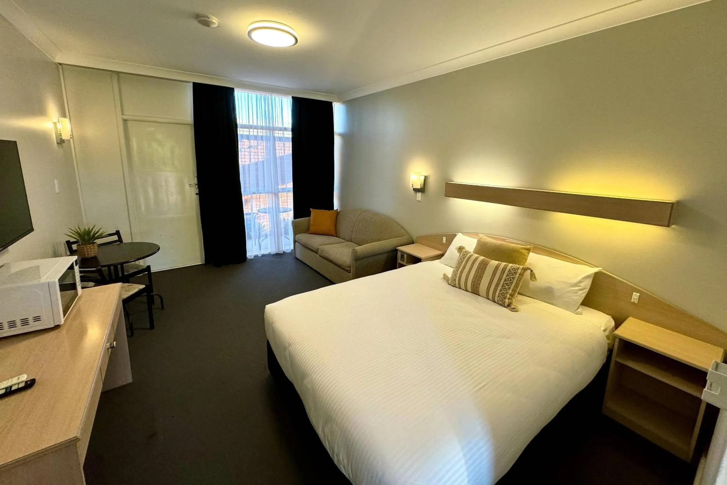 Bedroom, Bed in Comfort Inn Gateway Tamworth