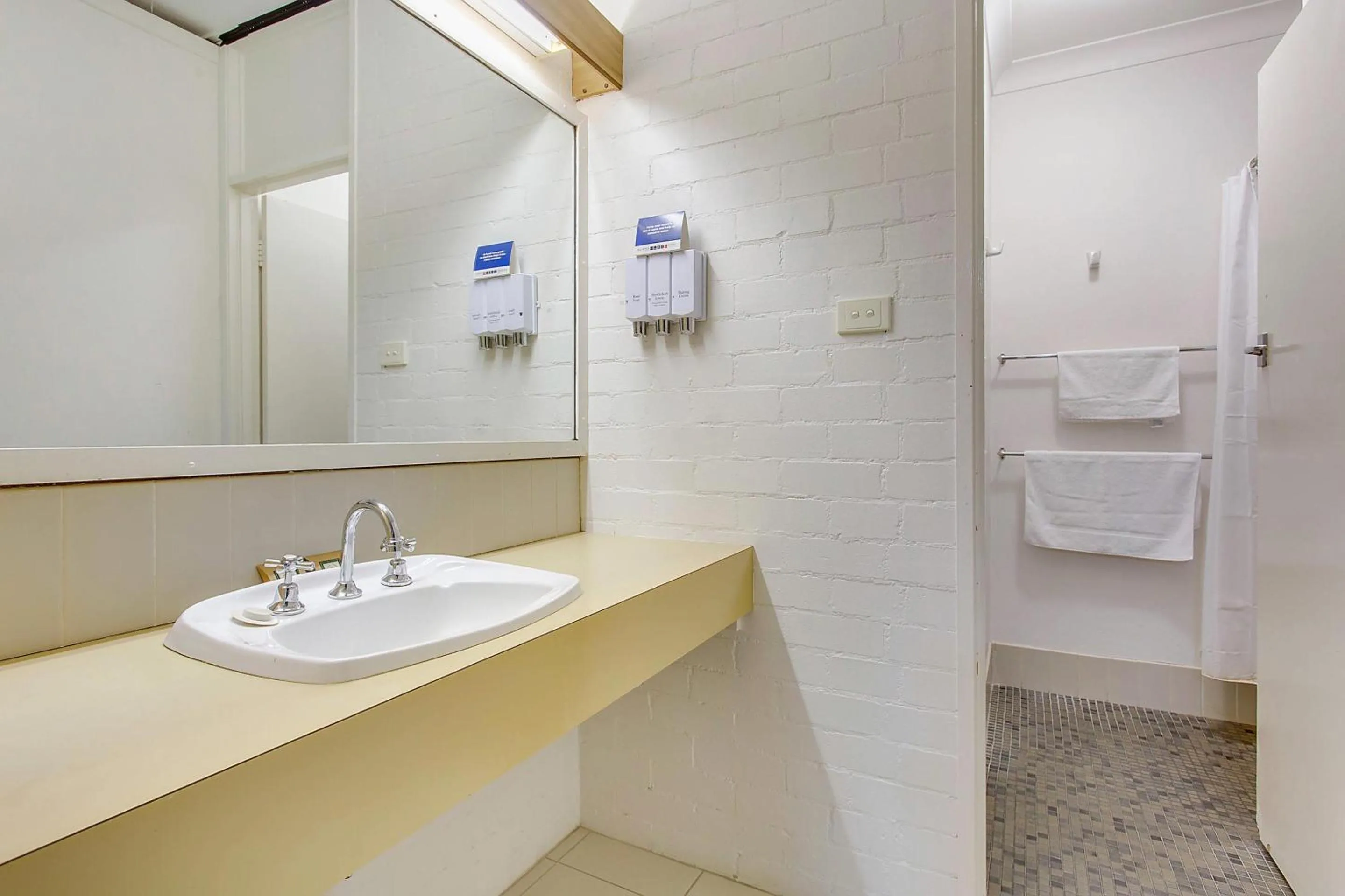 Bedroom in Comfort Inn Gateway Tamworth