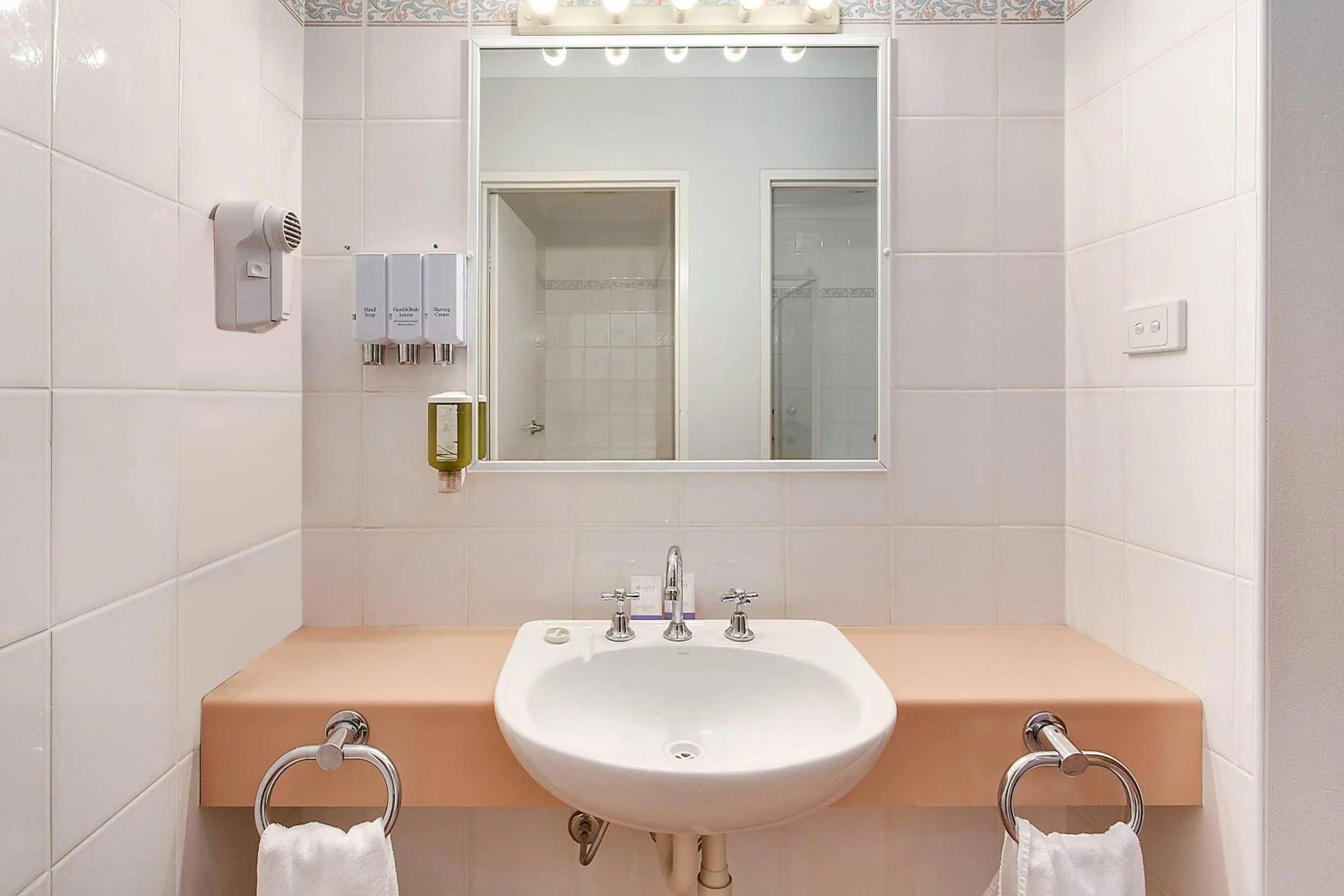 Bedroom in Comfort Inn Gateway Tamworth