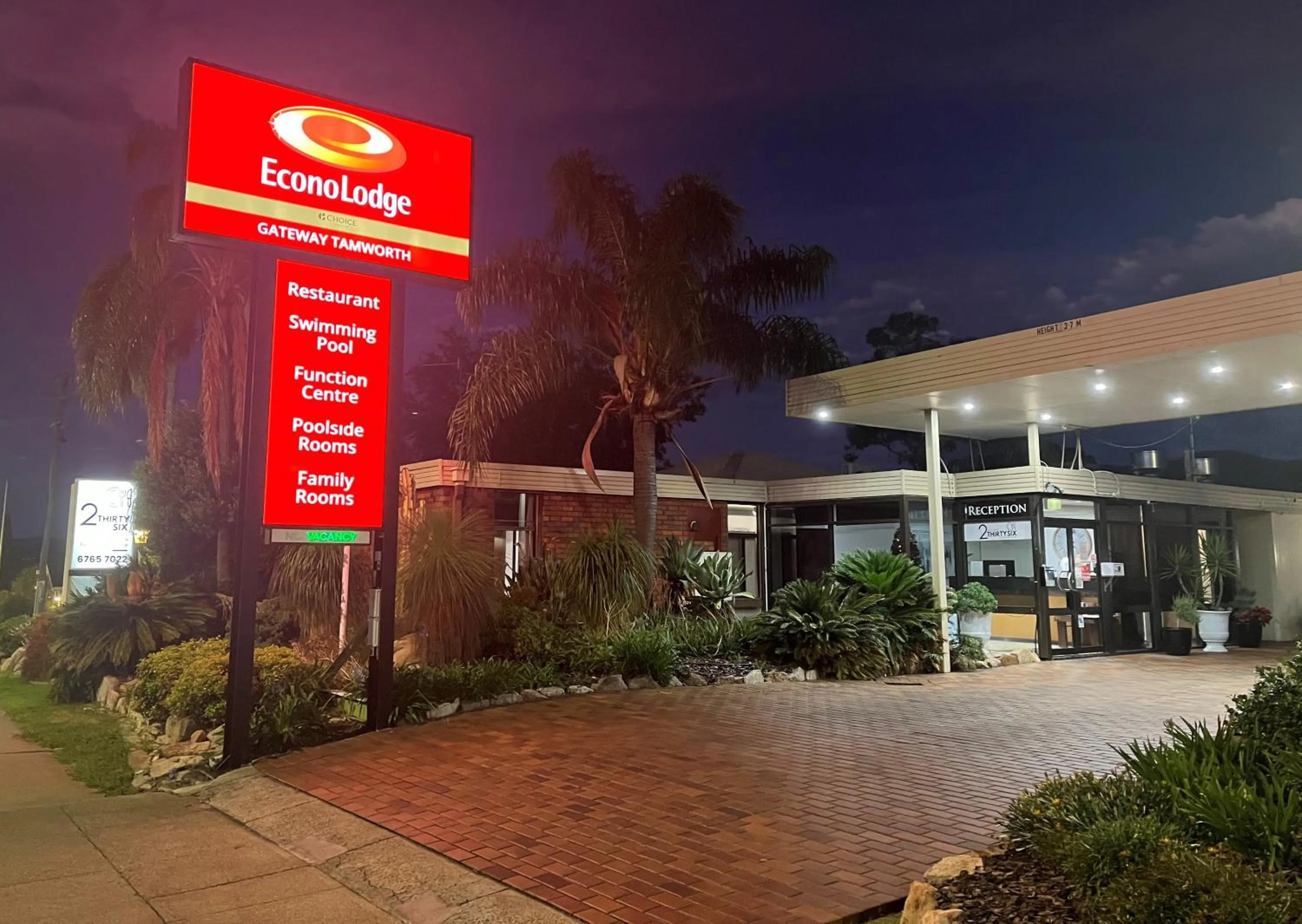 Night in Econo Lodge Gateway Tamworth