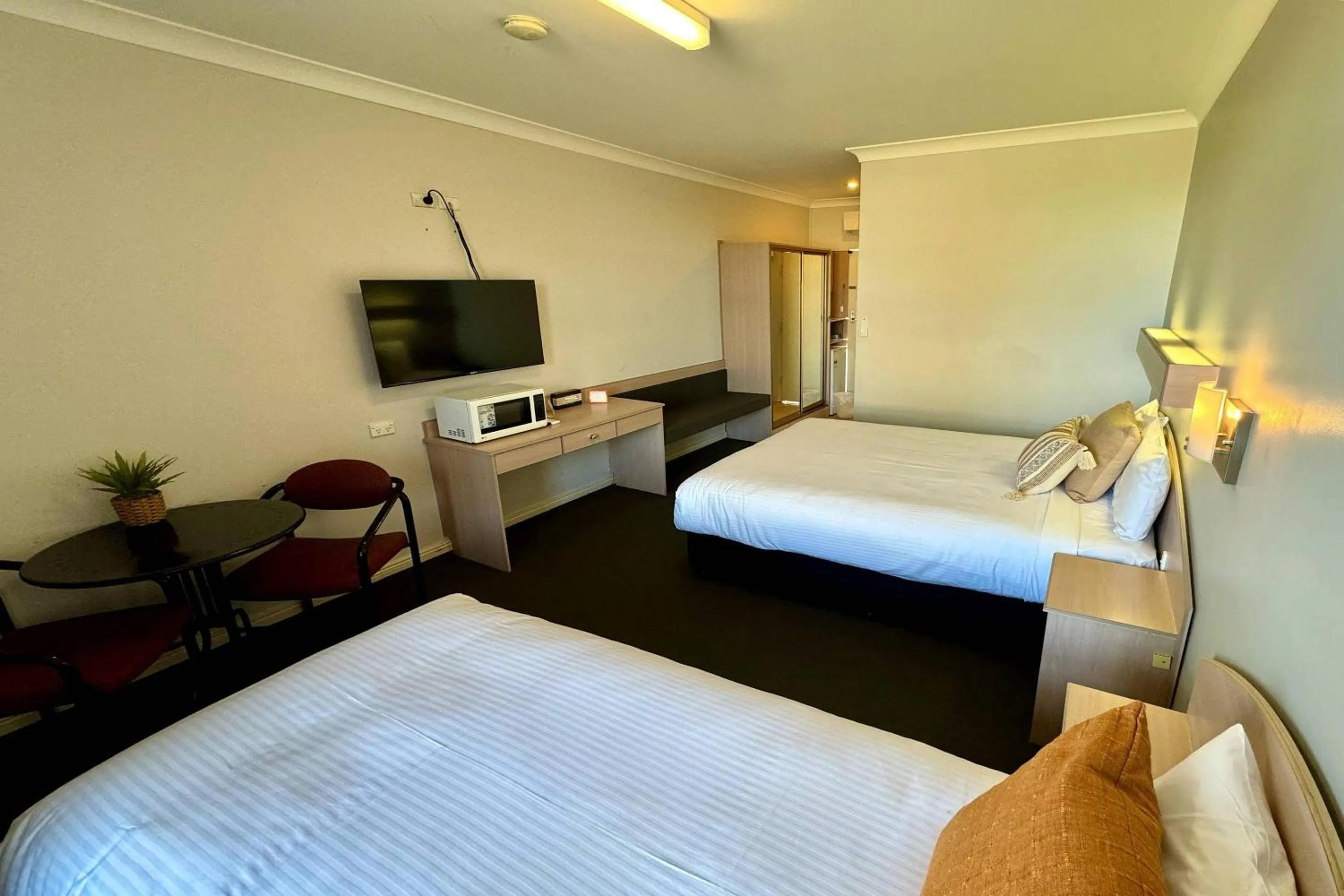 Bedroom, Bed in Comfort Inn Gateway Tamworth
