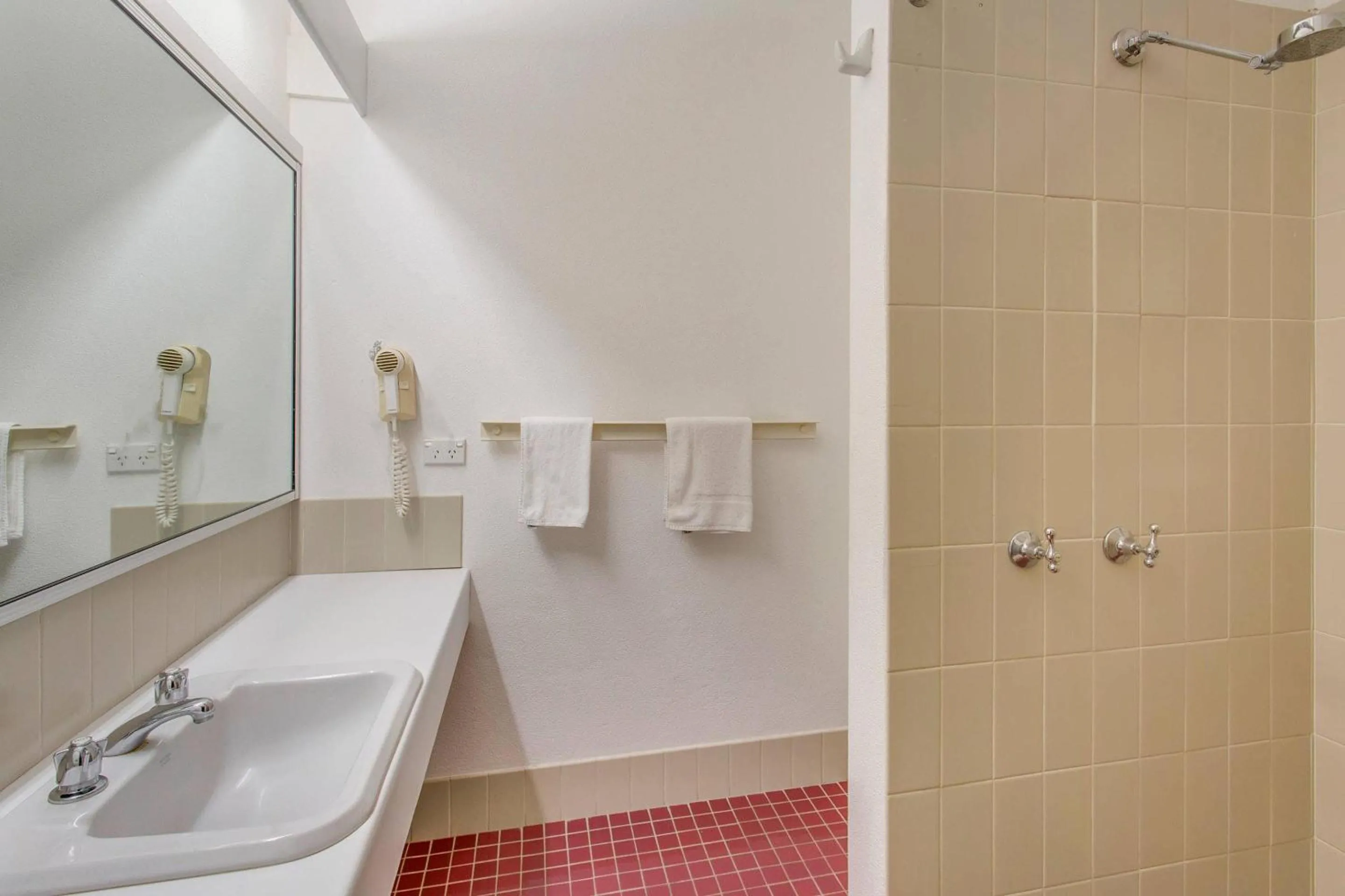 Bedroom in Comfort Inn Gateway Tamworth