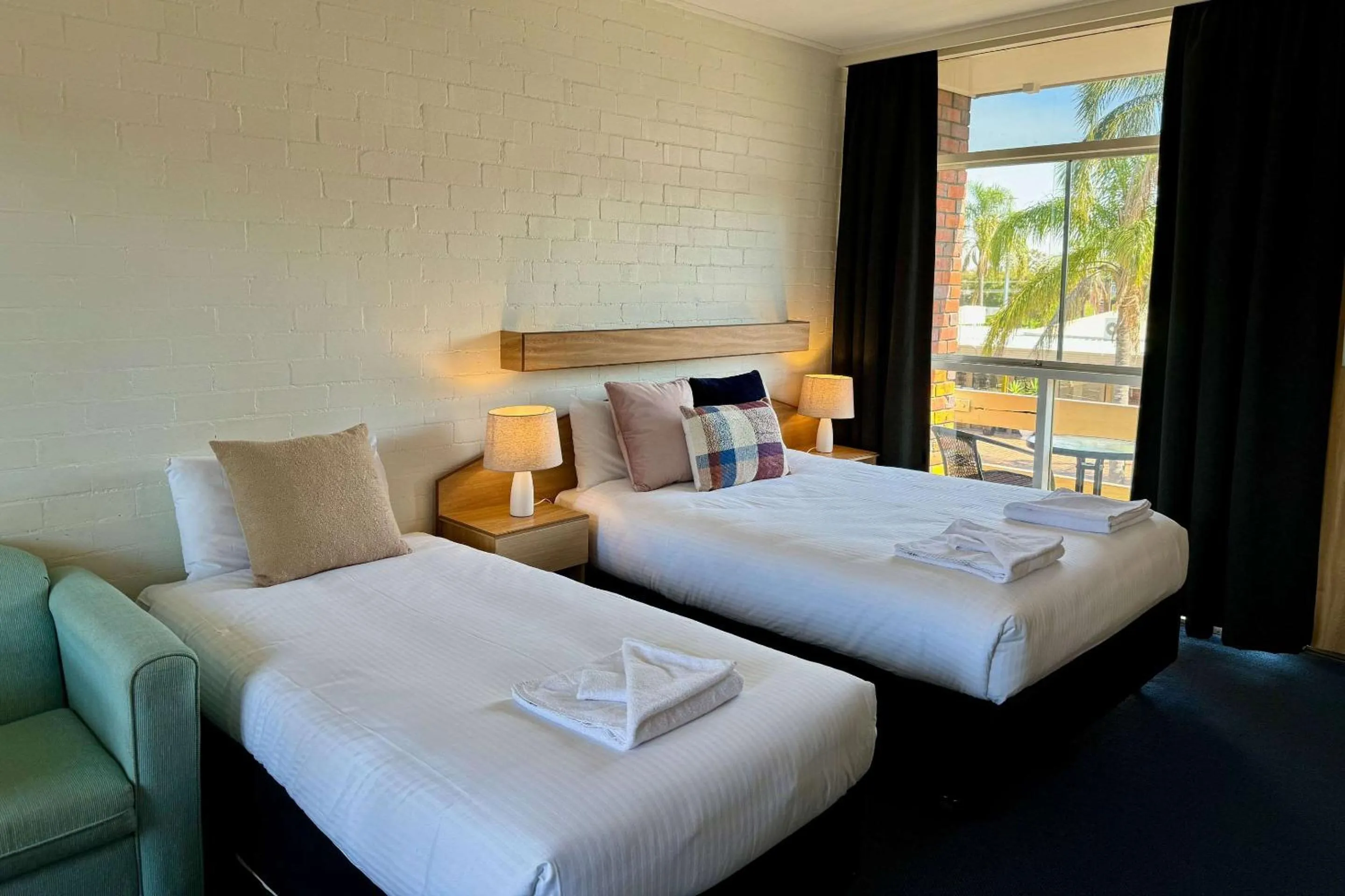 Bedroom, Bed in Econo Lodge Gateway Tamworth