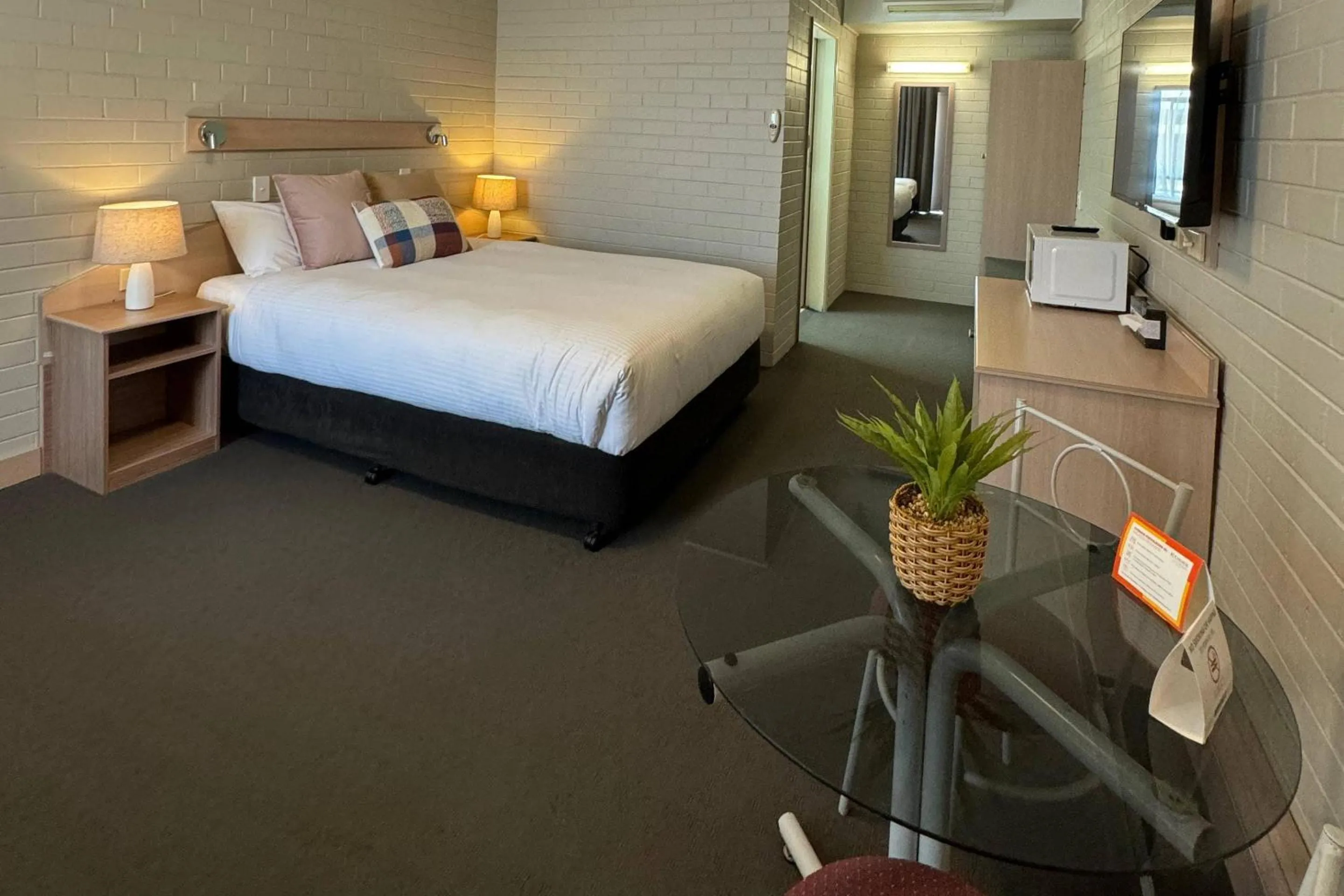 Bedroom, Bed in Comfort Inn Gateway Tamworth