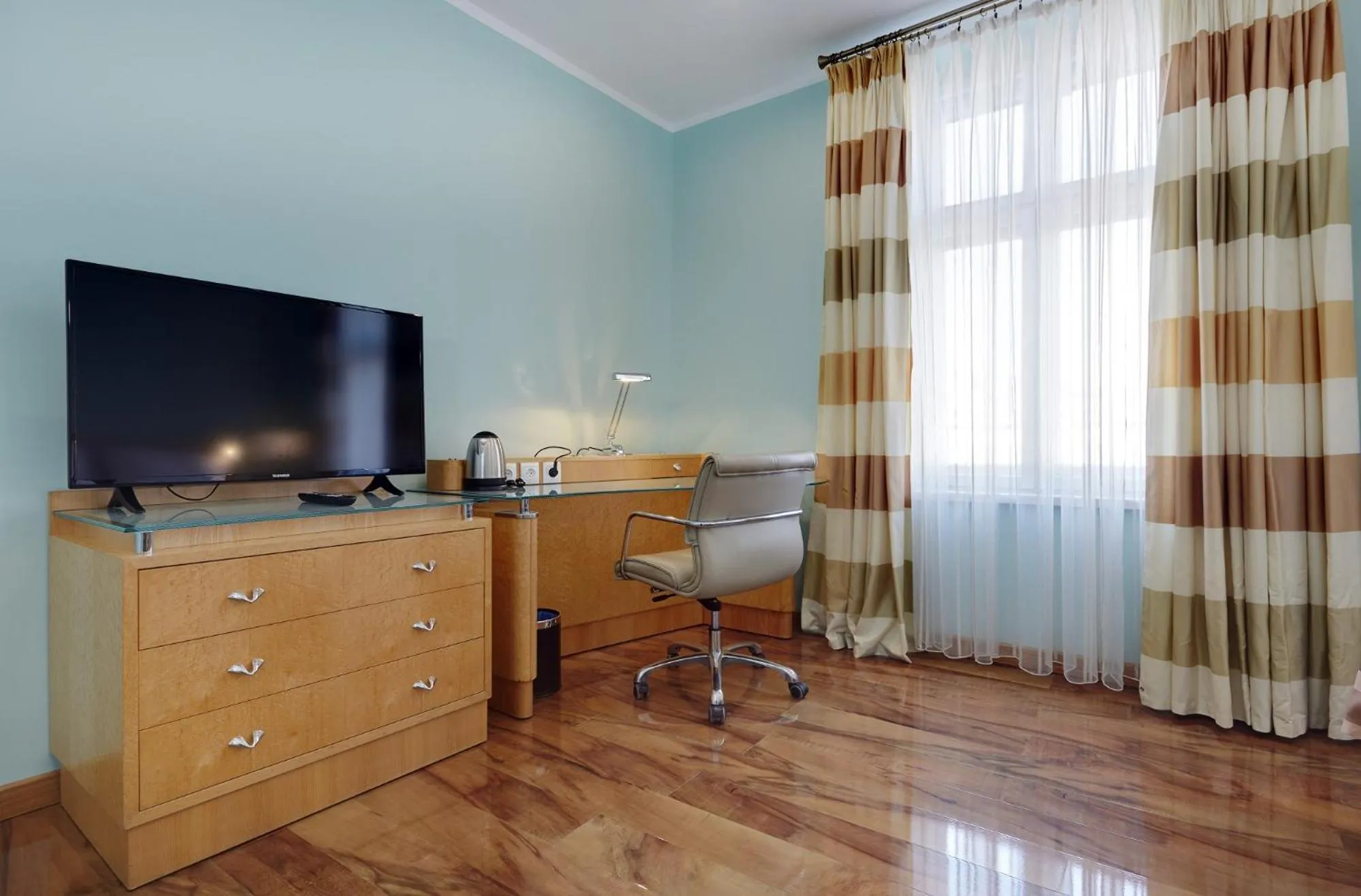 Jagiellonska 3 ApartHotel - Duze przestronne pokoje, centrum miasta, szybkie WiFi