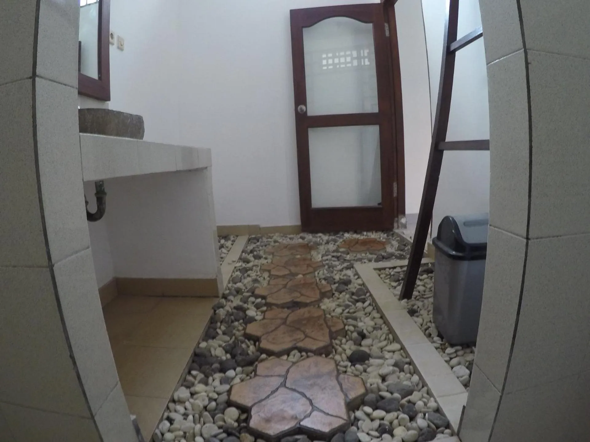 Toilet in Gili Smile Bungalow