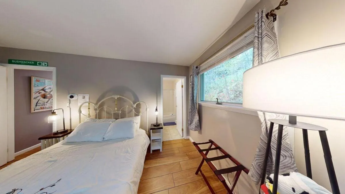 Bed in Silver Spring Chalet