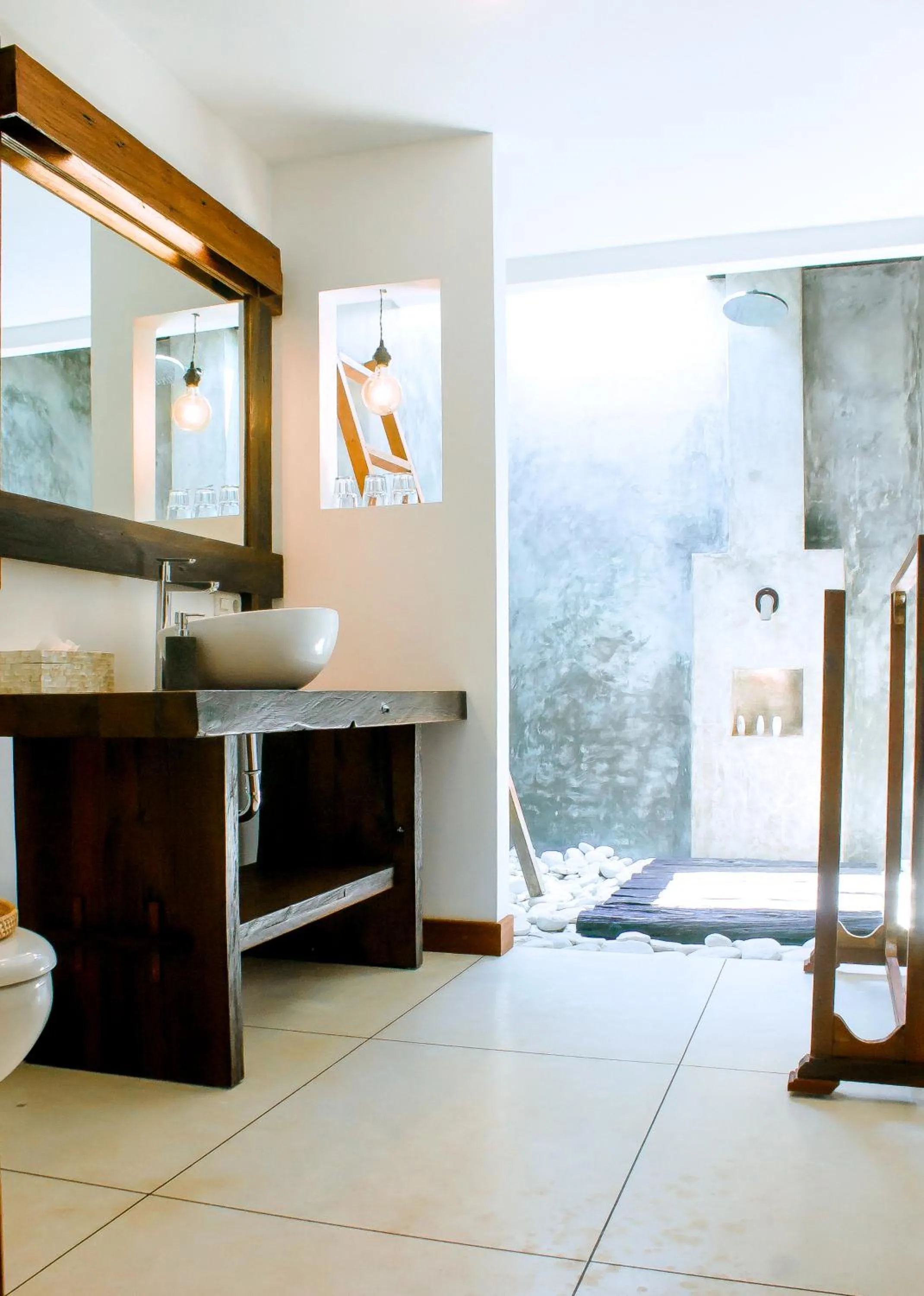 Island View Bar & Bungalow