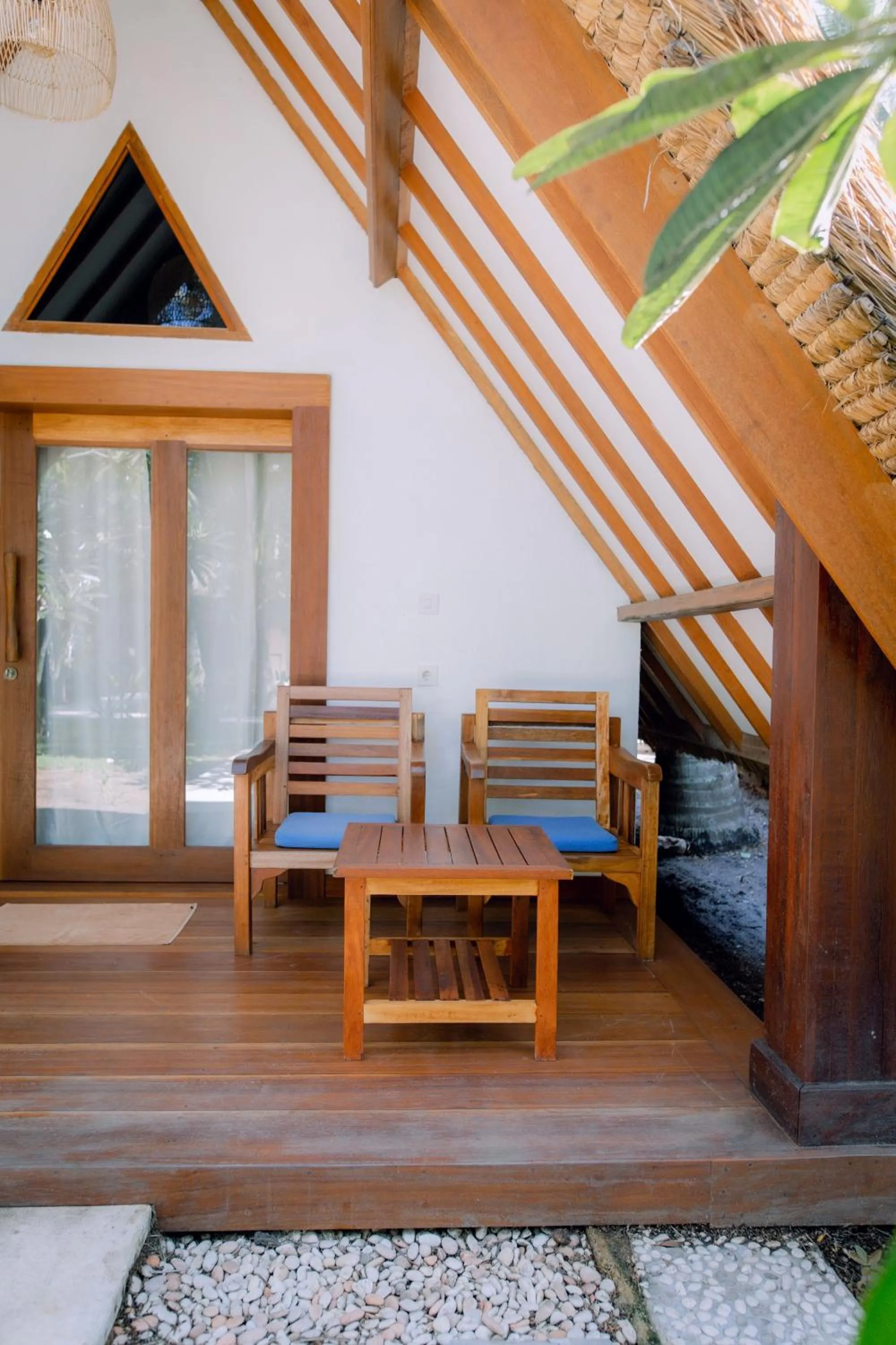 Island View Bar & Bungalow