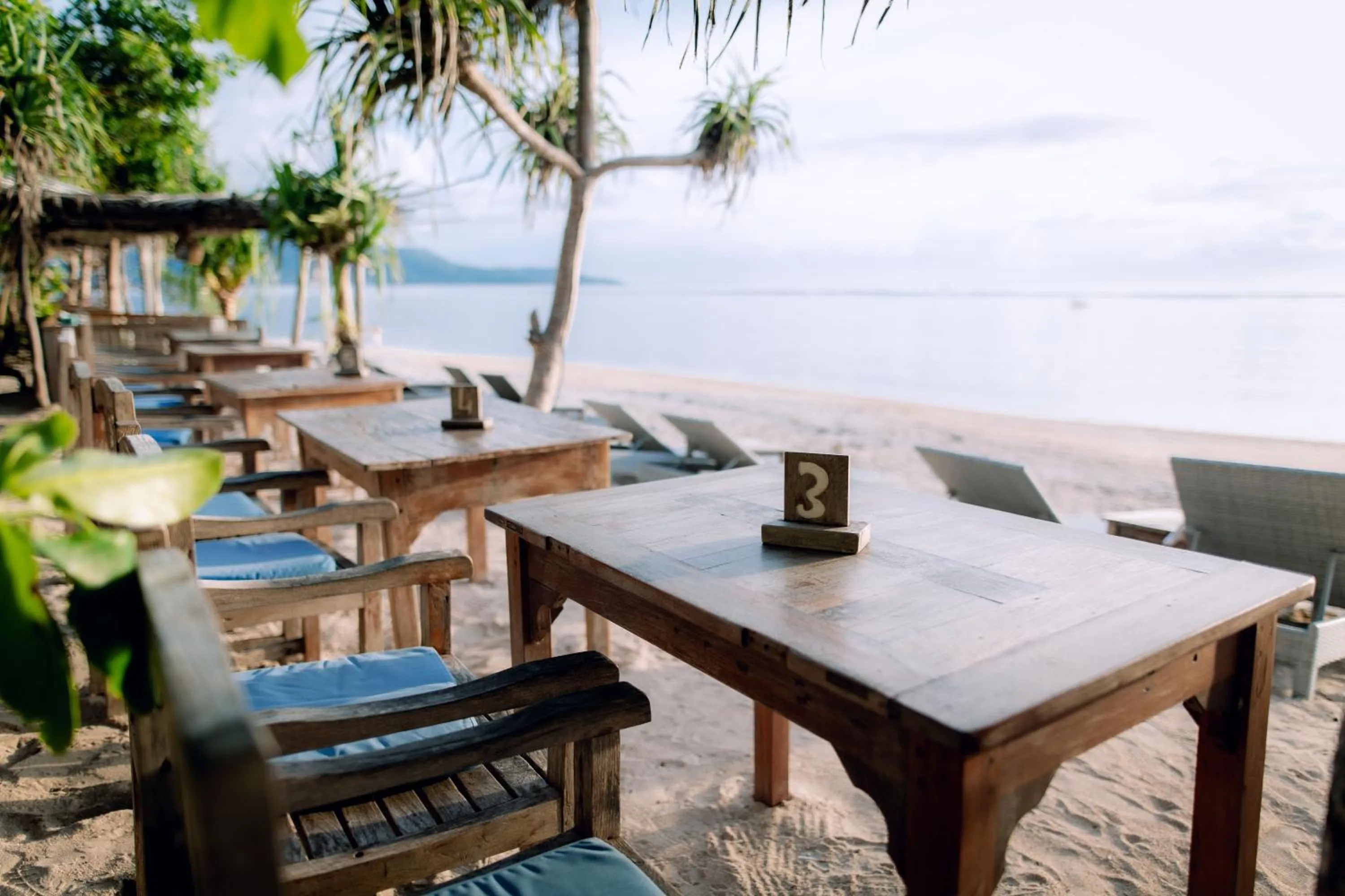 Island View Bar & Bungalow