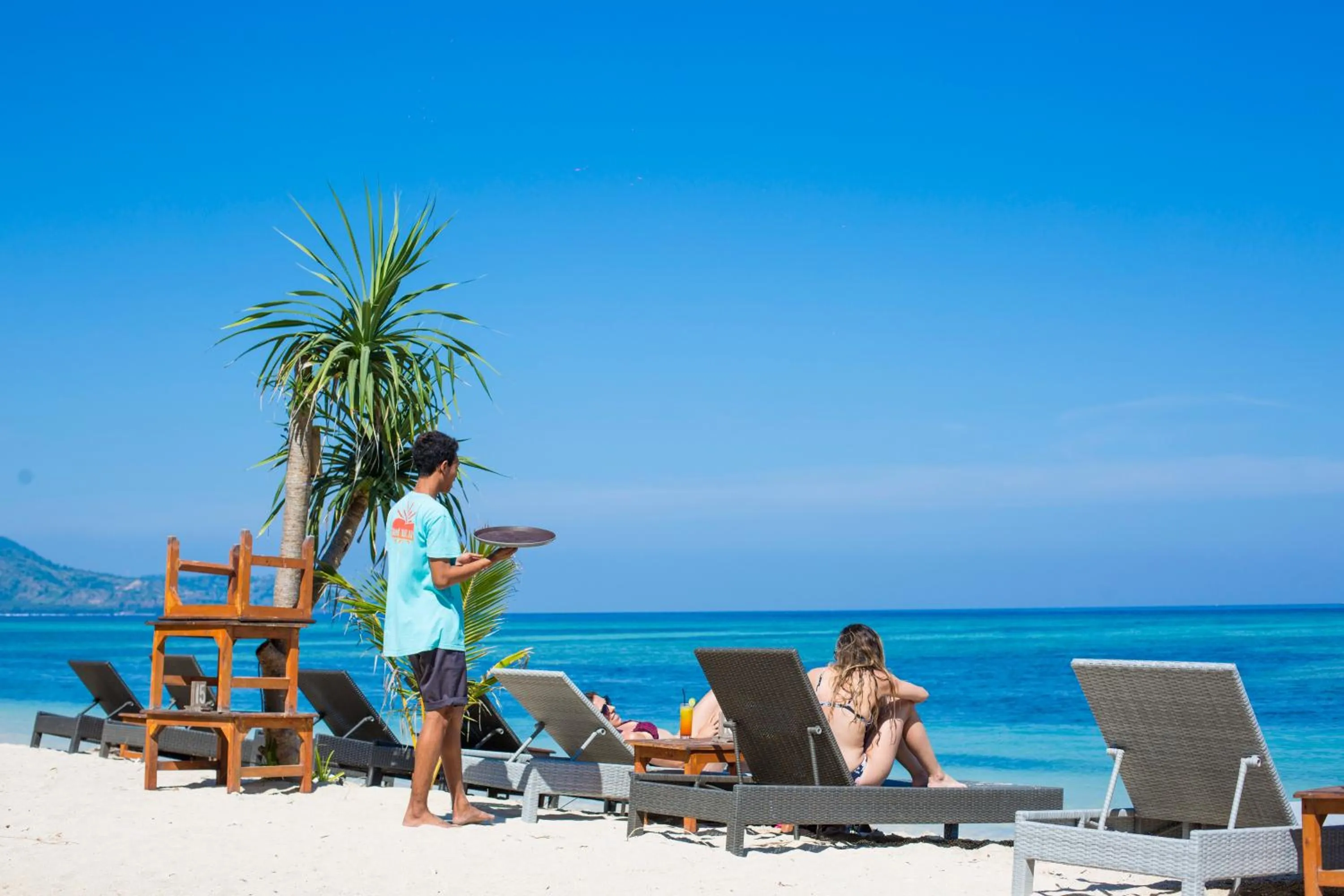 Island View Bar & Bungalow