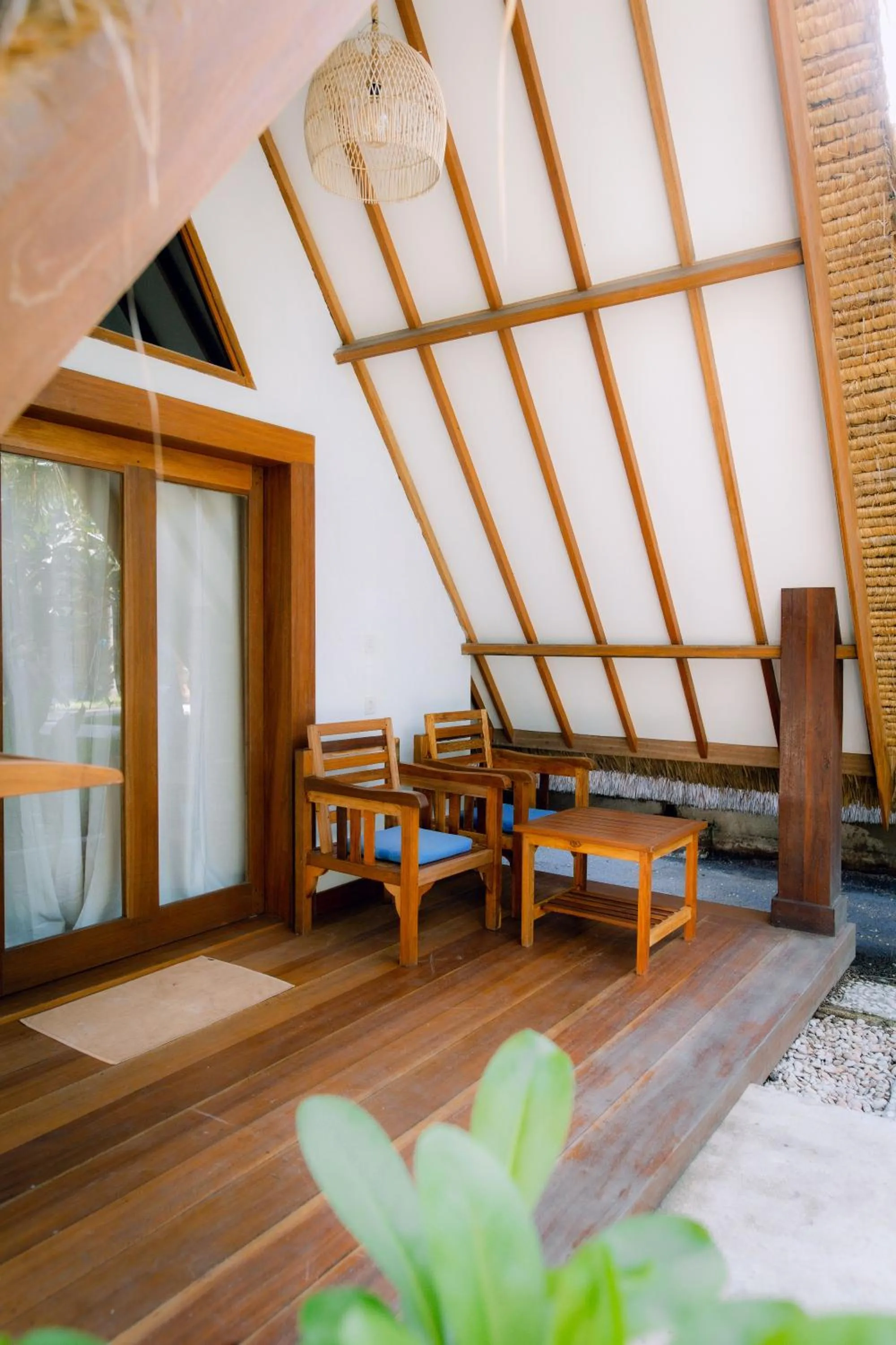 Island View Bar & Bungalow