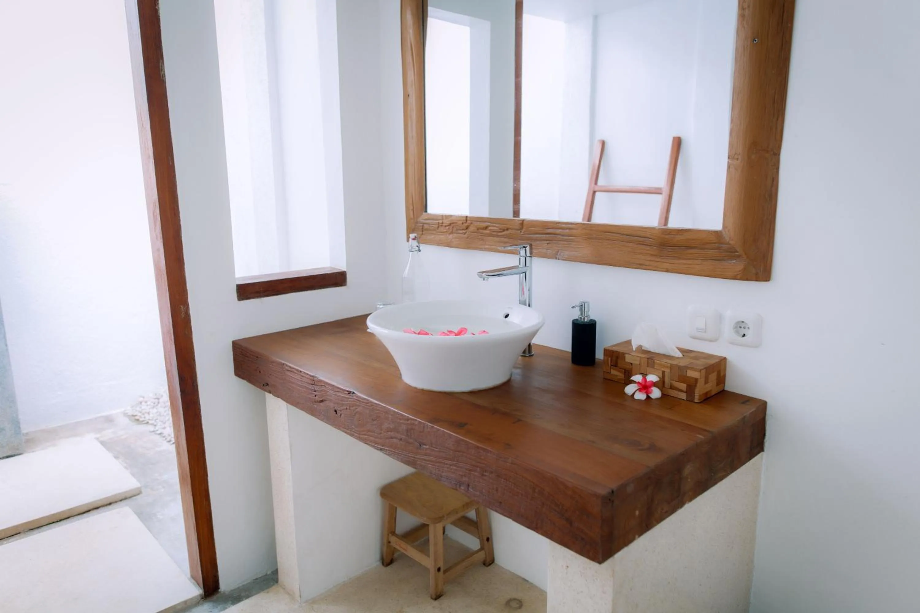 Island View Bar & Bungalow