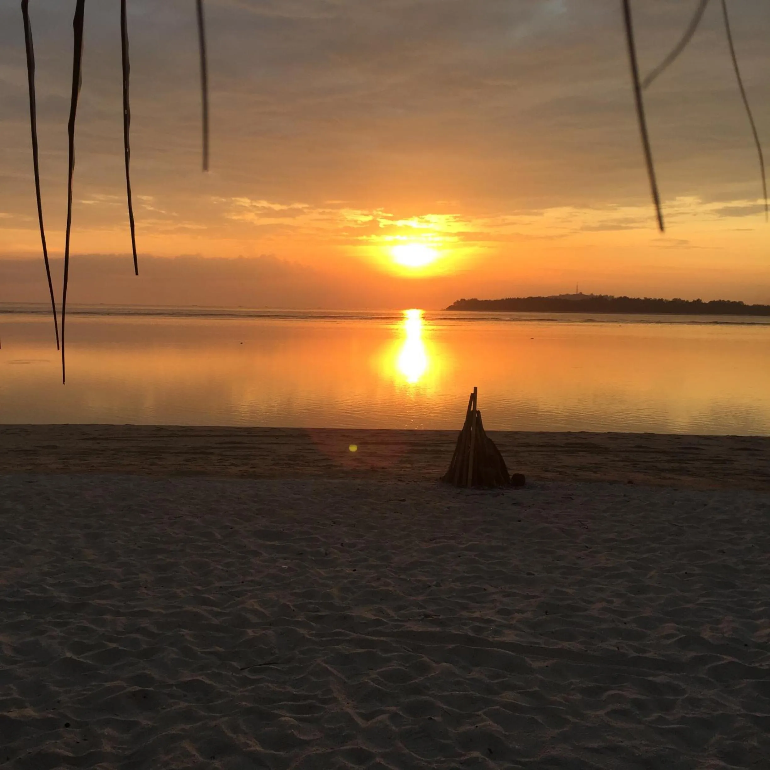 Island View Bar & Bungalow