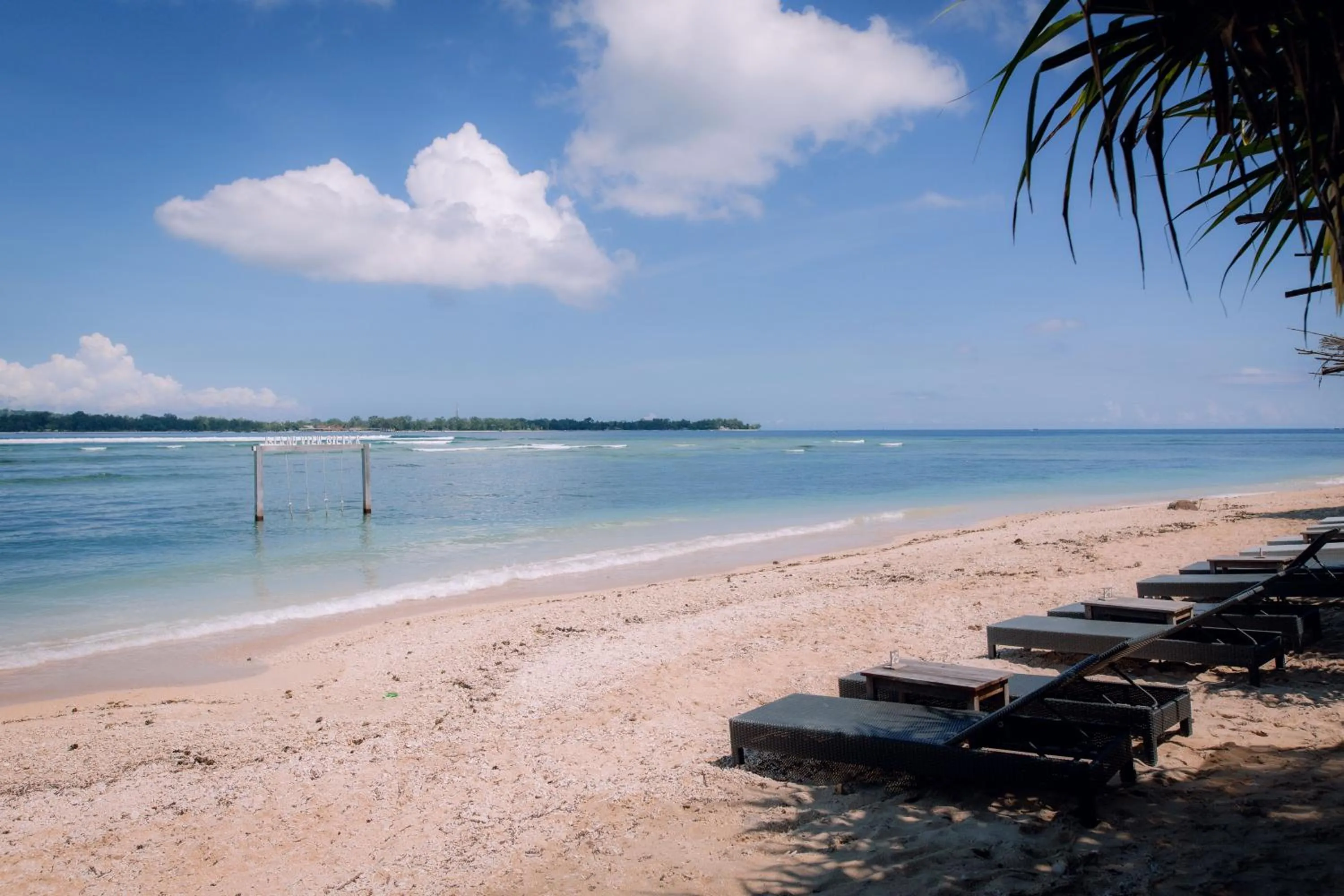 Island View Bar & Bungalow