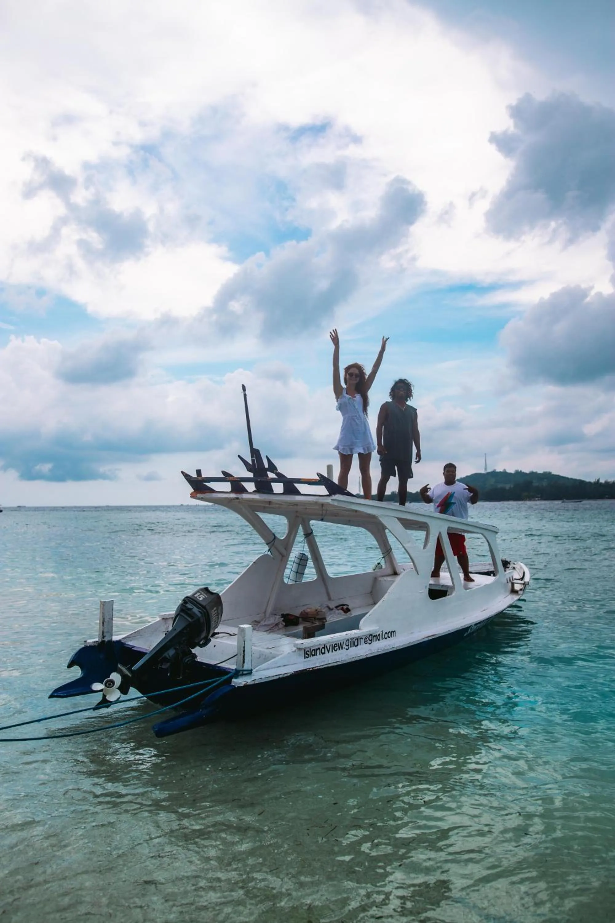 Island View Bar & Bungalow