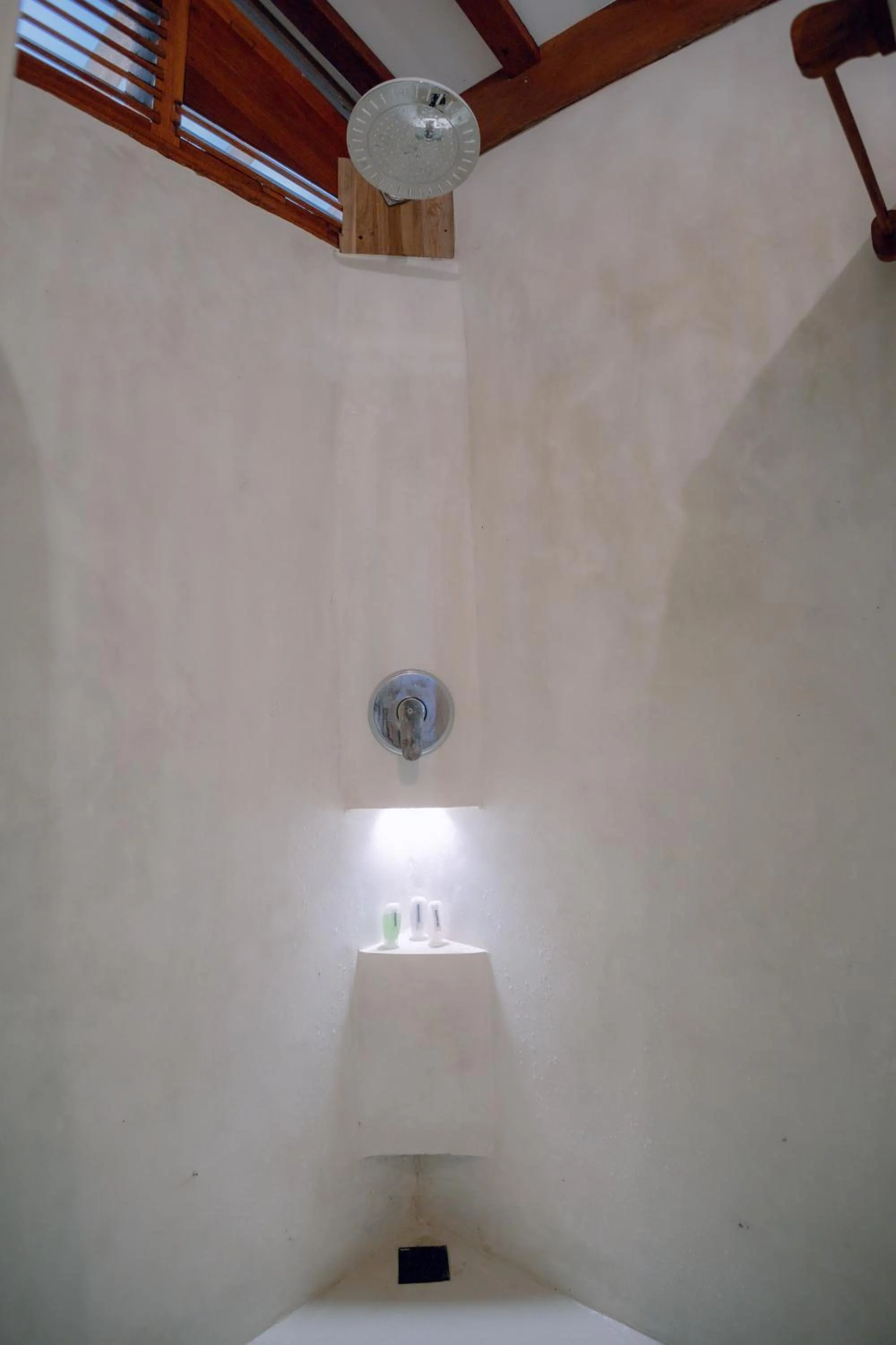 Island View Bar & Bungalow