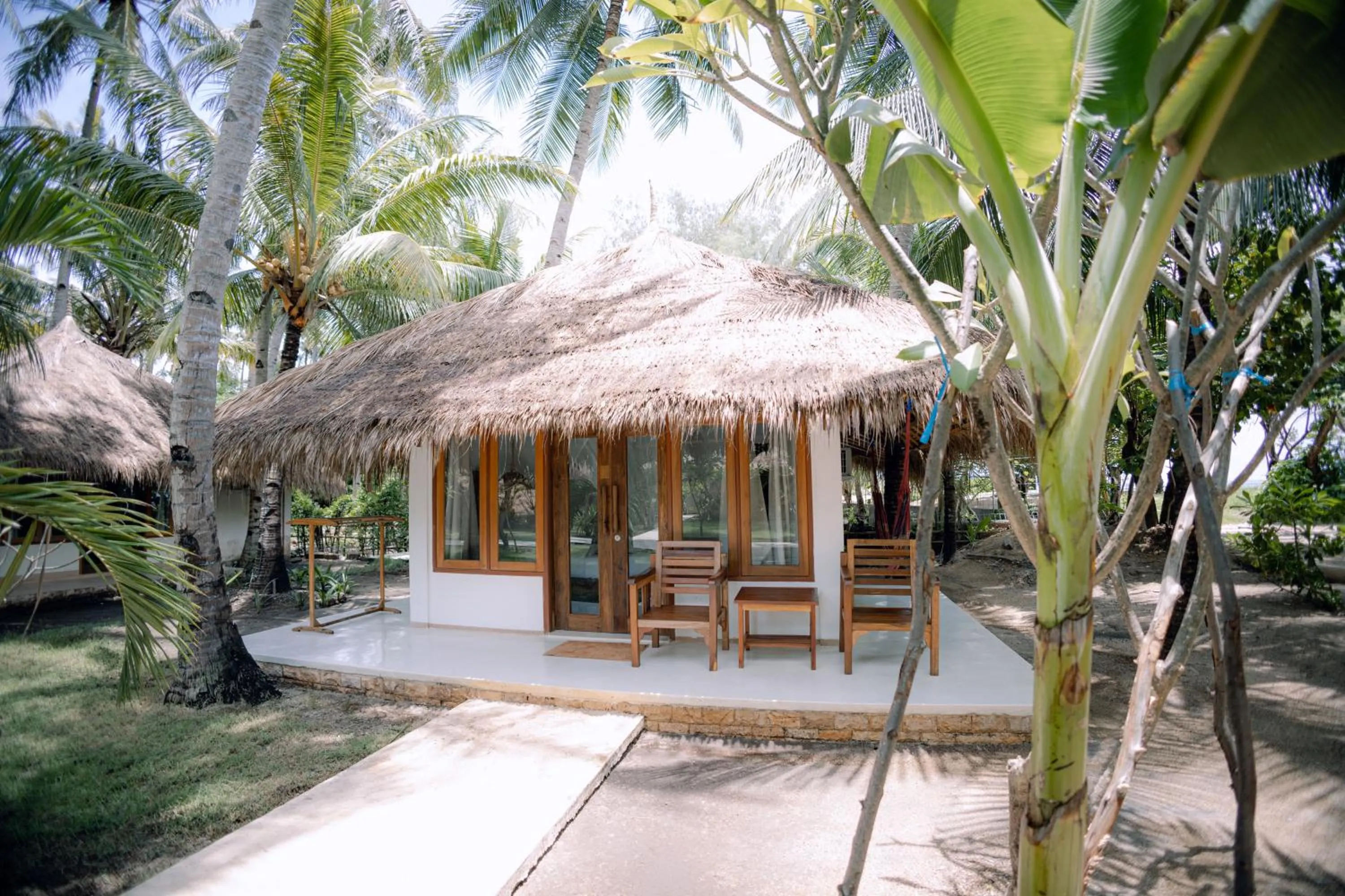 Island View Bar & Bungalow