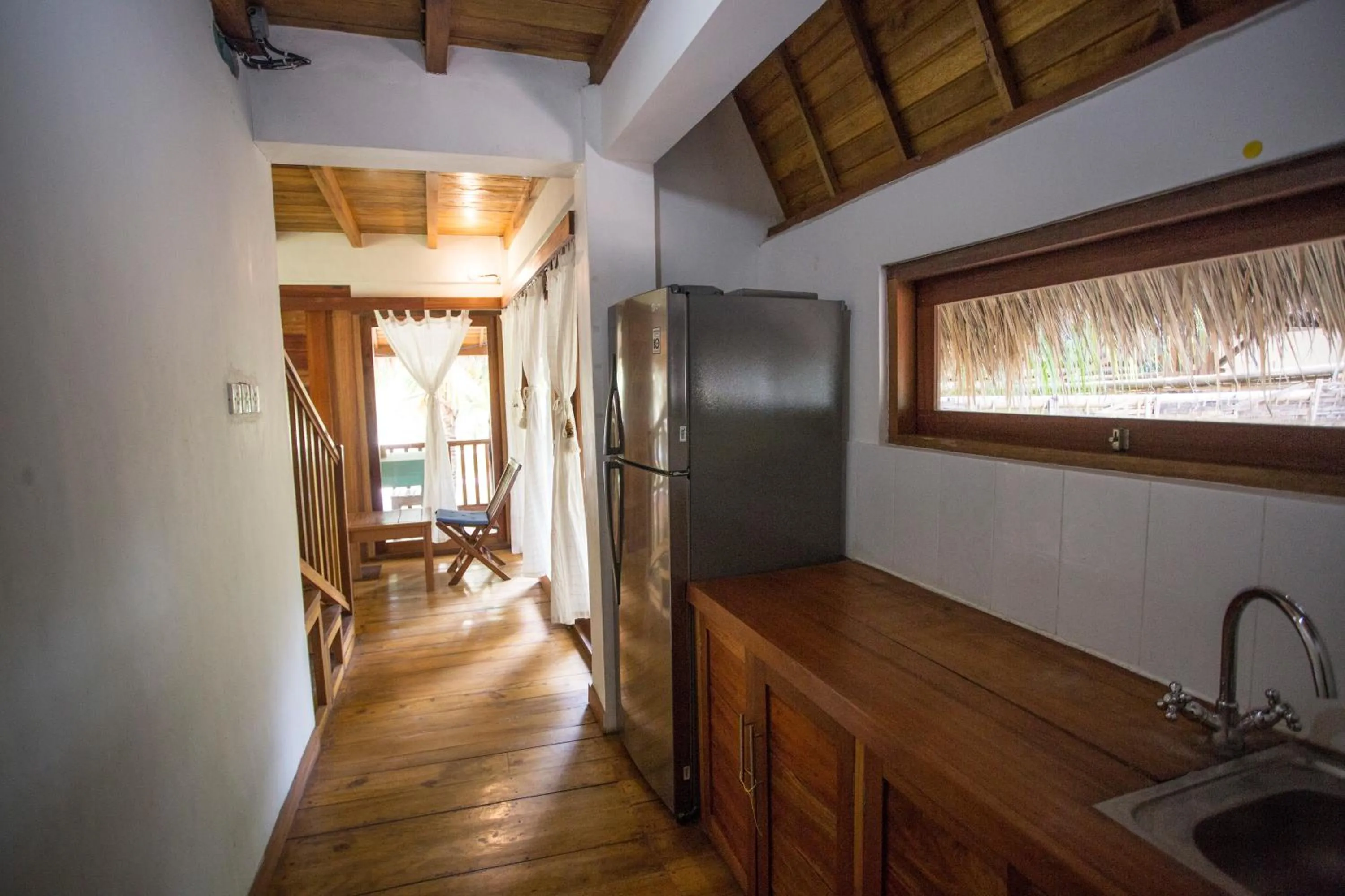 Island View Bar & Bungalow