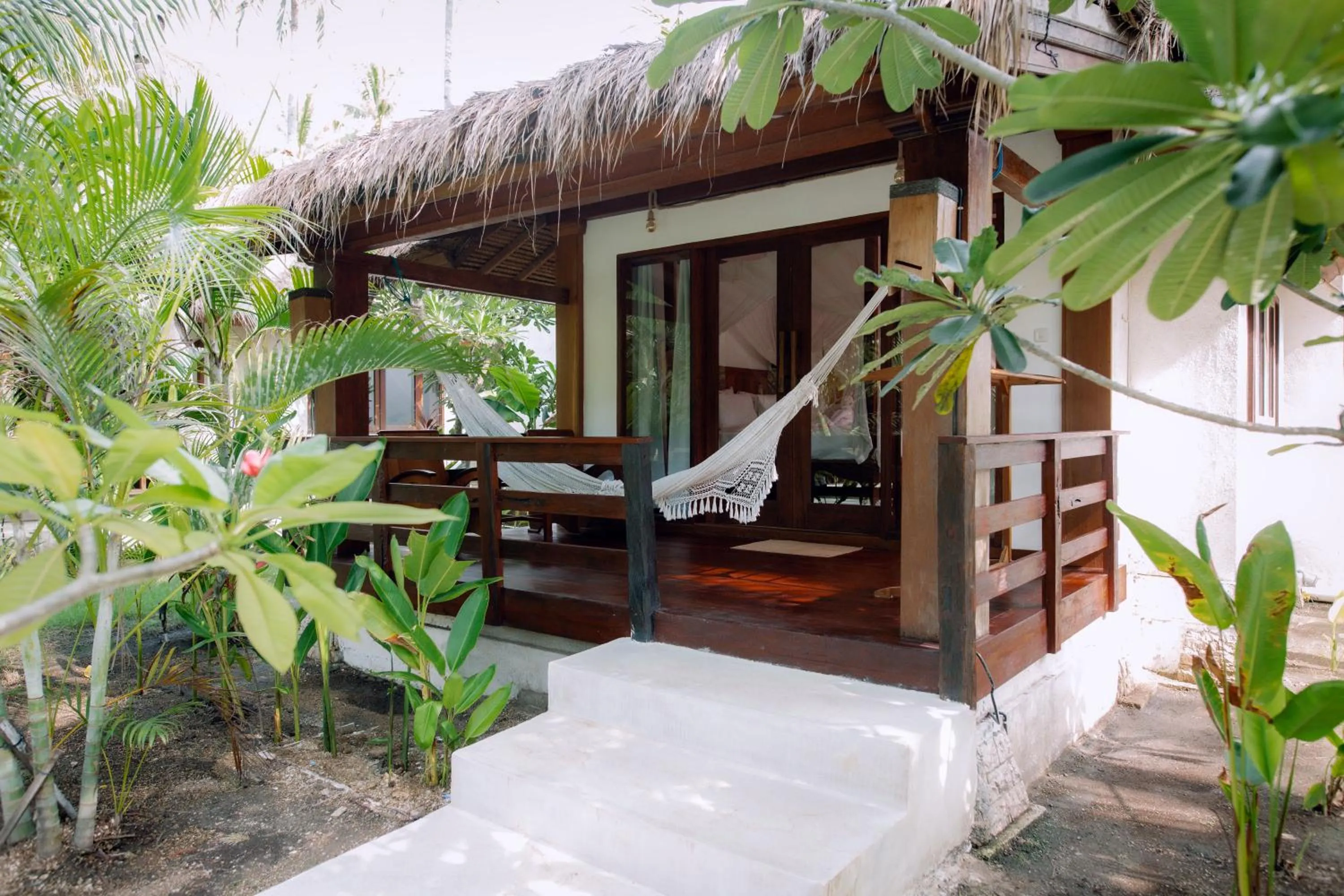 Island View Bar & Bungalow