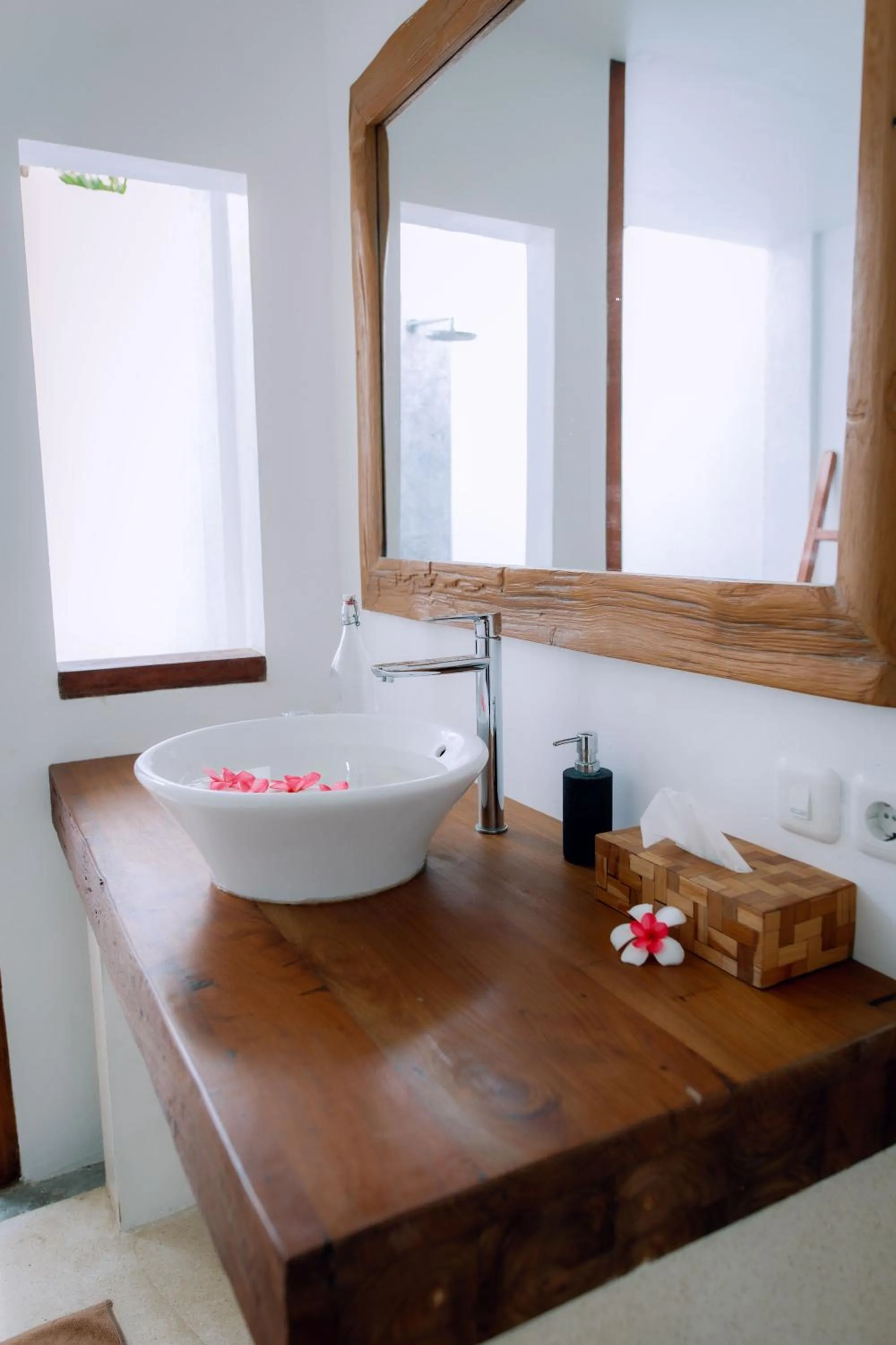 Island View Bar & Bungalow