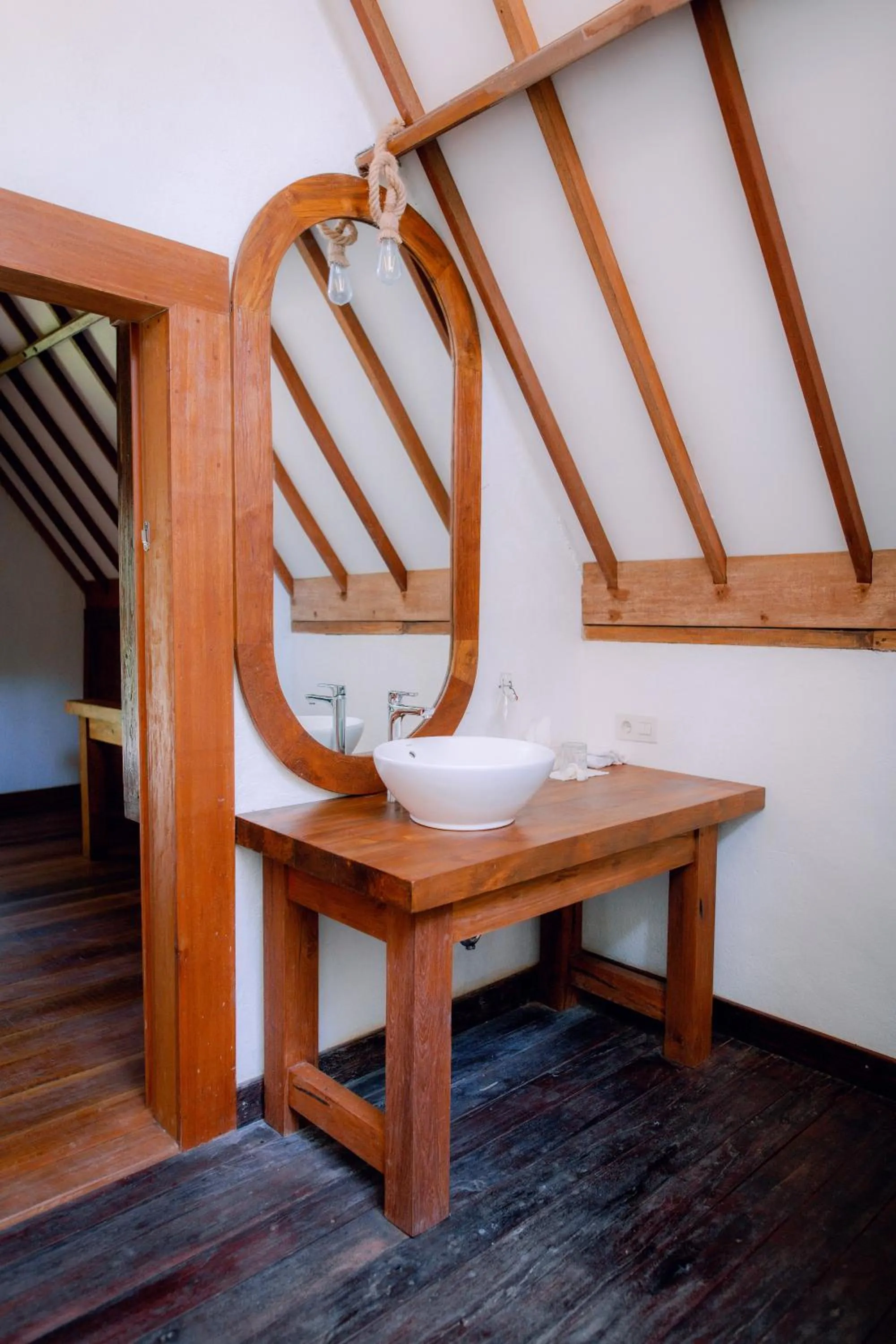 Island View Bar & Bungalow