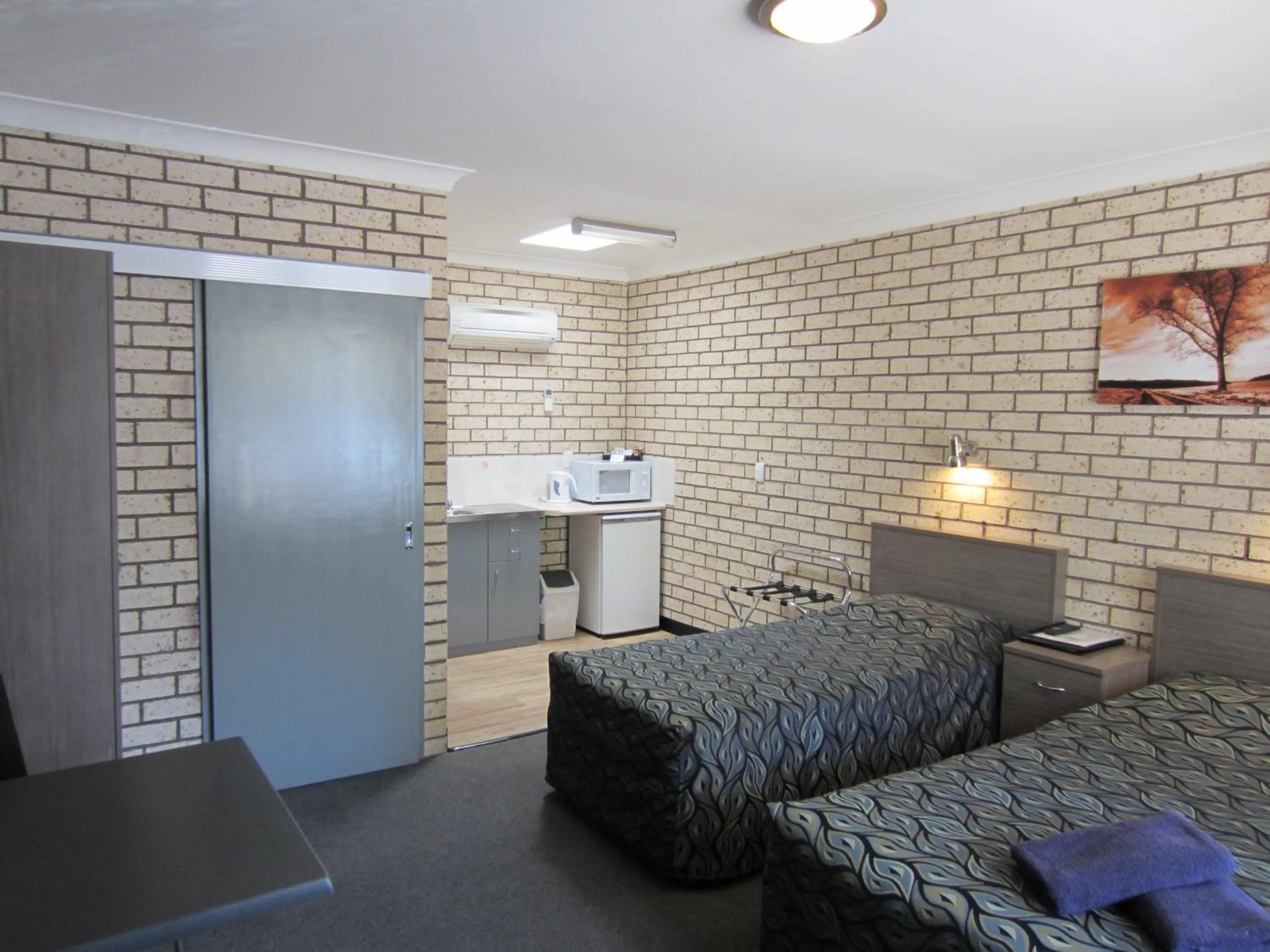 Photo of the whole room in Cowra Crest Motel