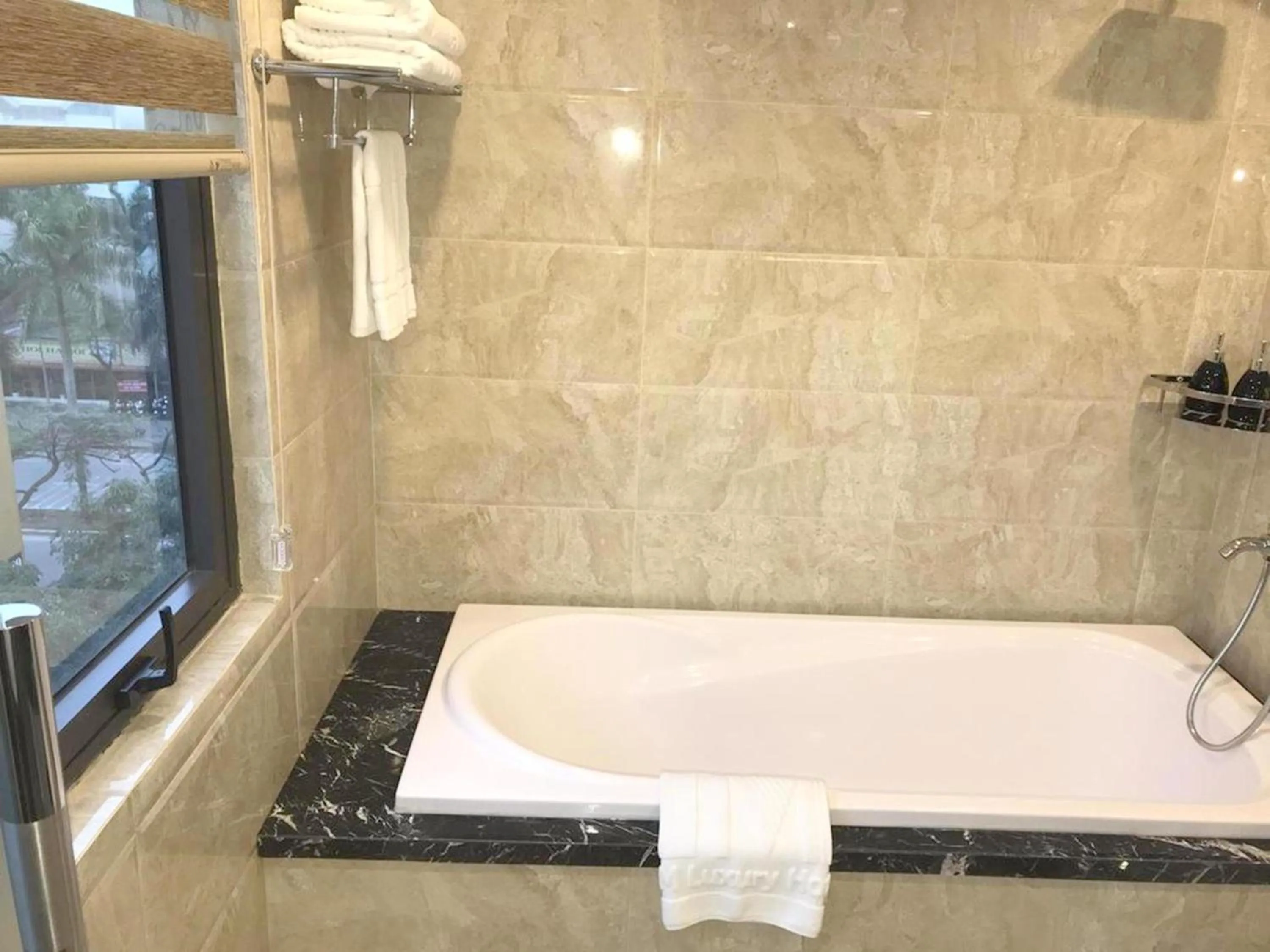 Bath in T&M Luxury Hotel Hanoi